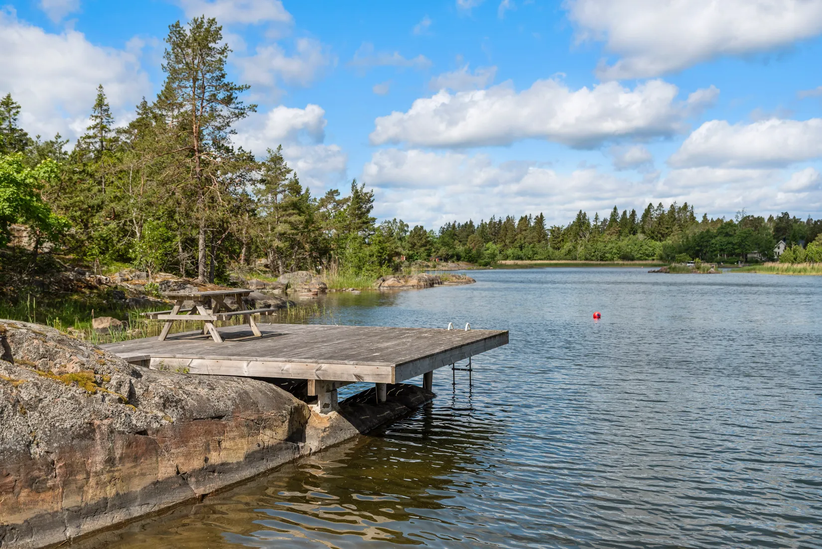 Fritidshus, Fritidhus, bastu och brygga på en ön Norrgårdsskäret 20 i Roslagens skärgård - Herräng, Herräng, Norrtälje