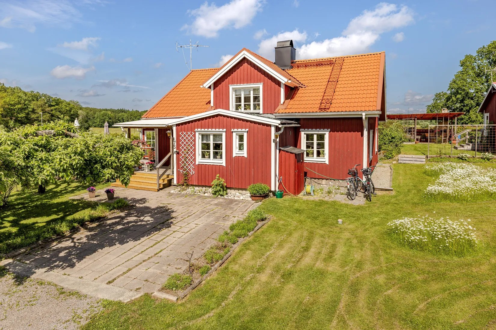 Villa, Mälbyvägen 75A & 75B, Mälby, Eskilstuna