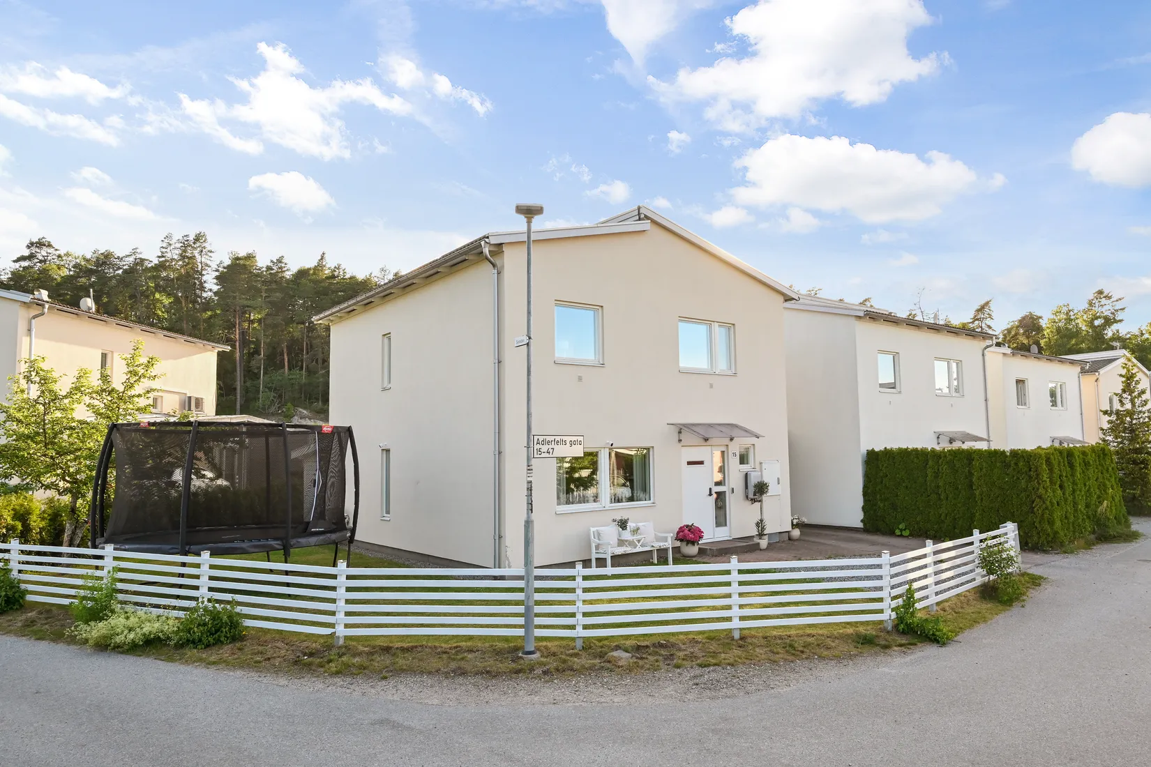 Villa, Radhus, Adlerfelts gata 15, Sanda Ängar, Upplands Väsby