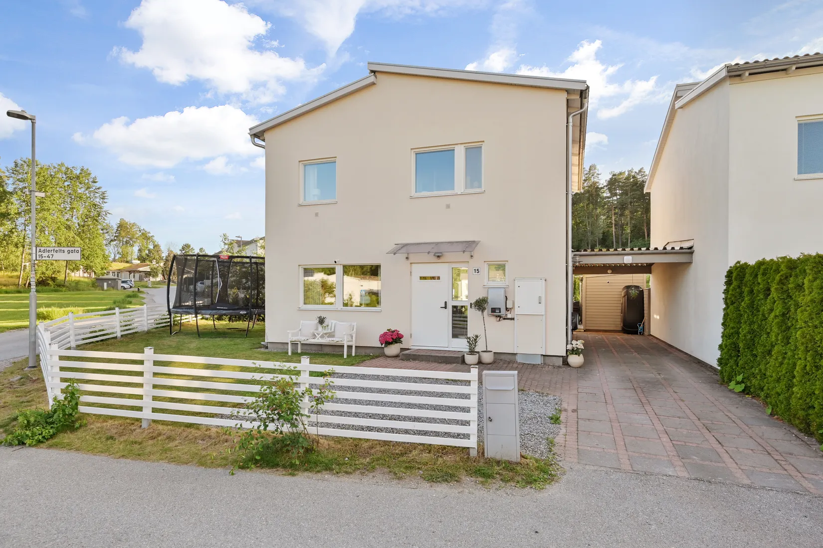 Villa, Radhus, Adlerfelts gata 15, Sanda Ängar, Upplands Väsby