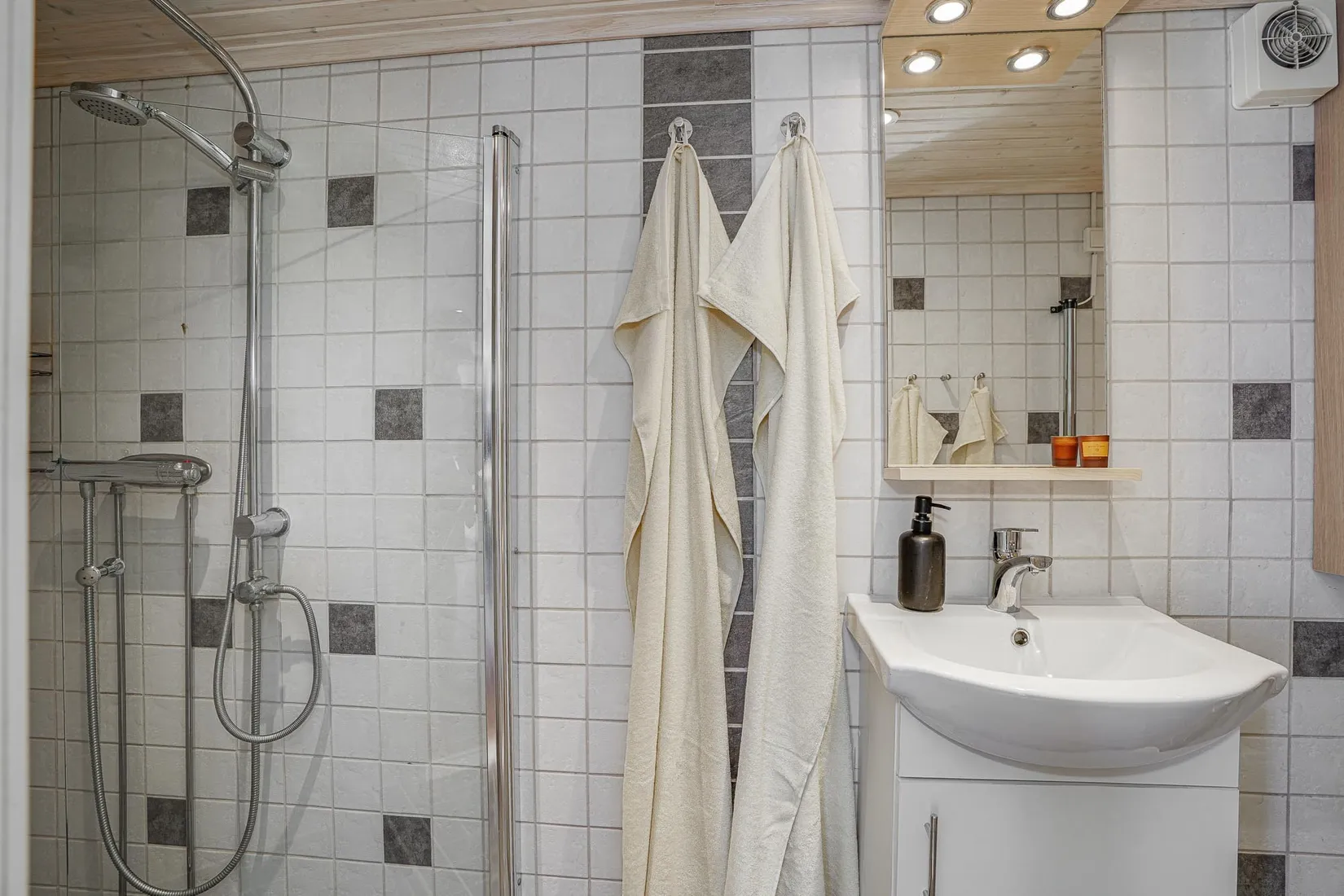 Fritidshus, Rosgatan 18, Fritidsområdet Västervall, Östra stranden, Halmstad
