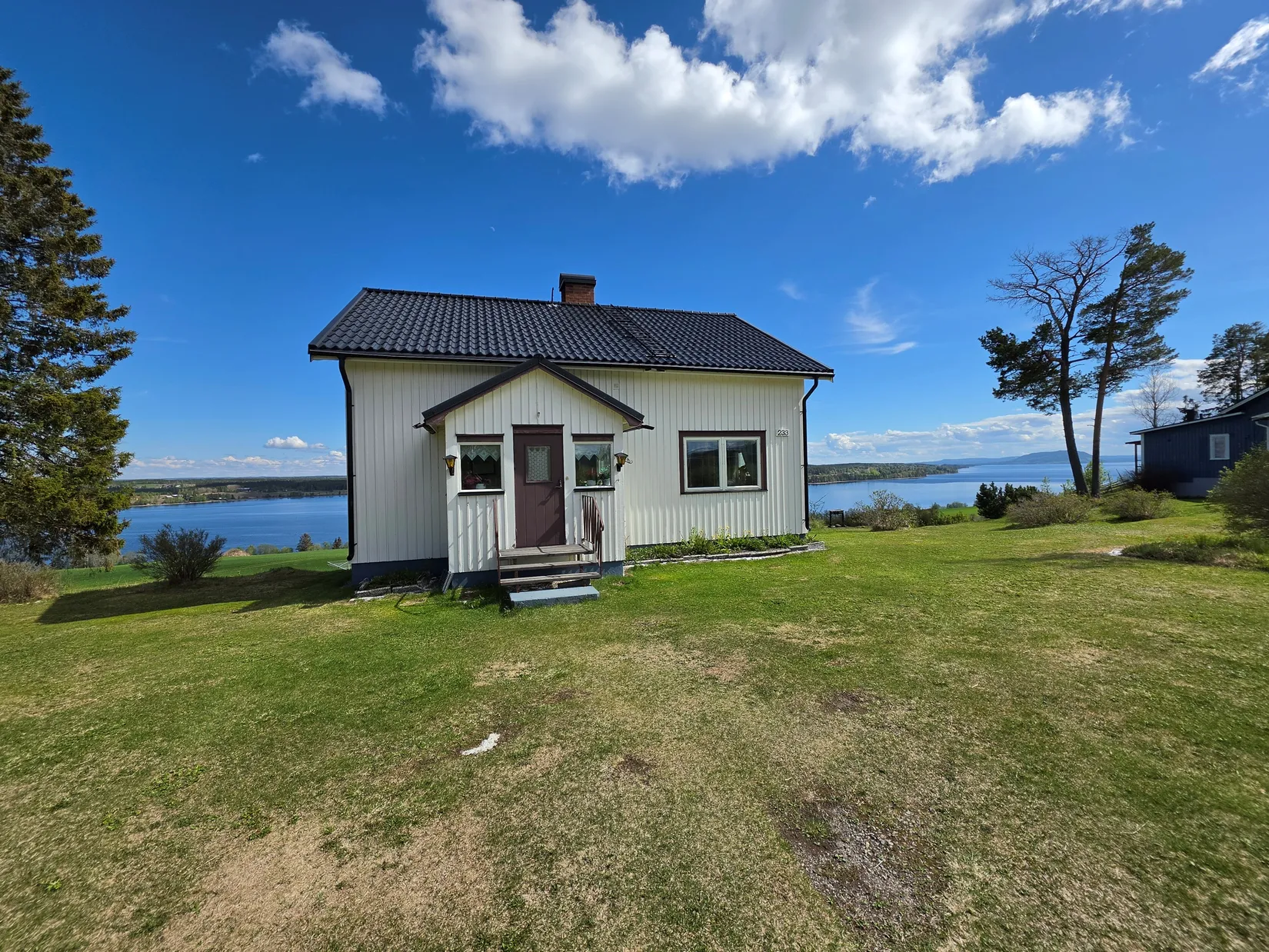 Villa, Hallom 233, Berg