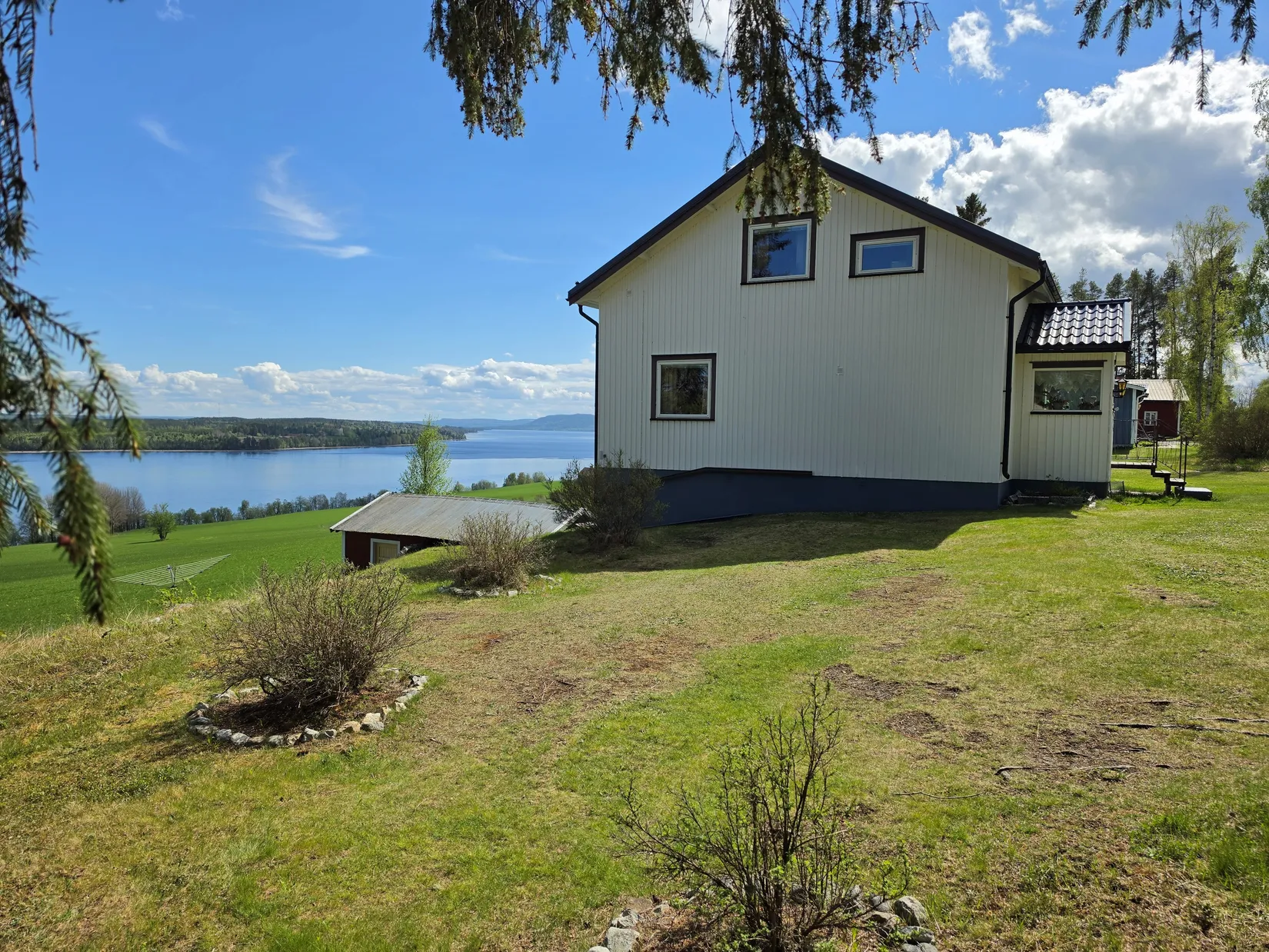 Villa, Hallom 233, Berg