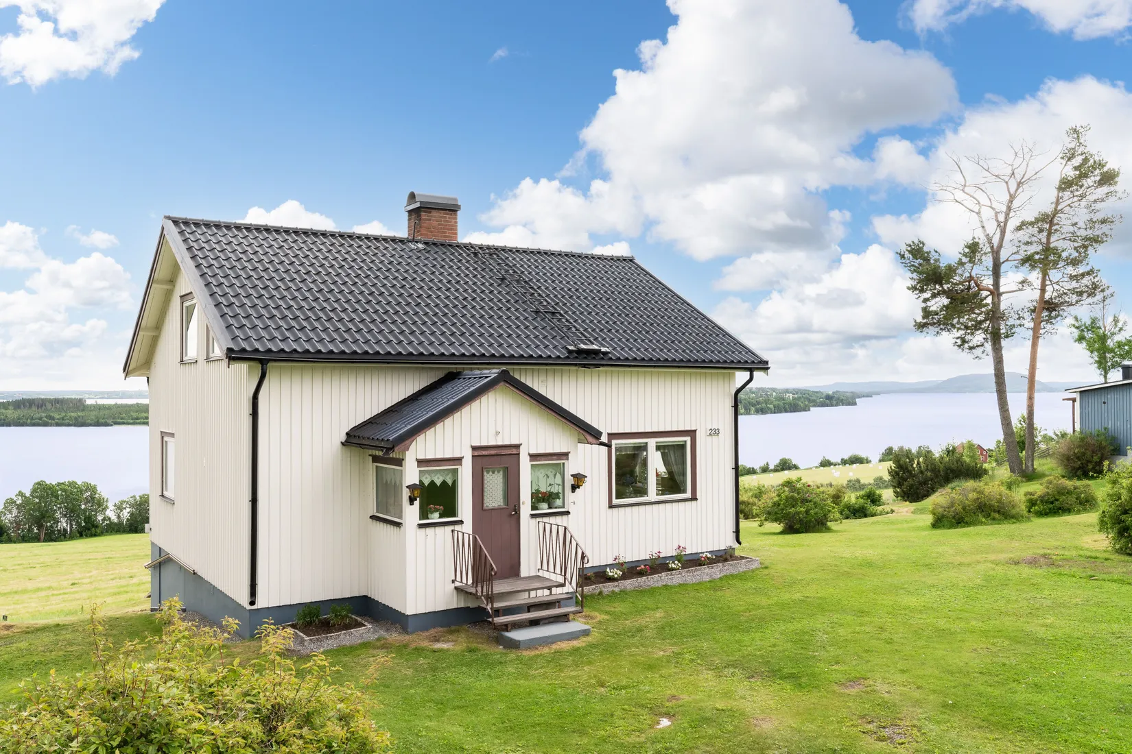 Villa, Hallom 233, Berg
