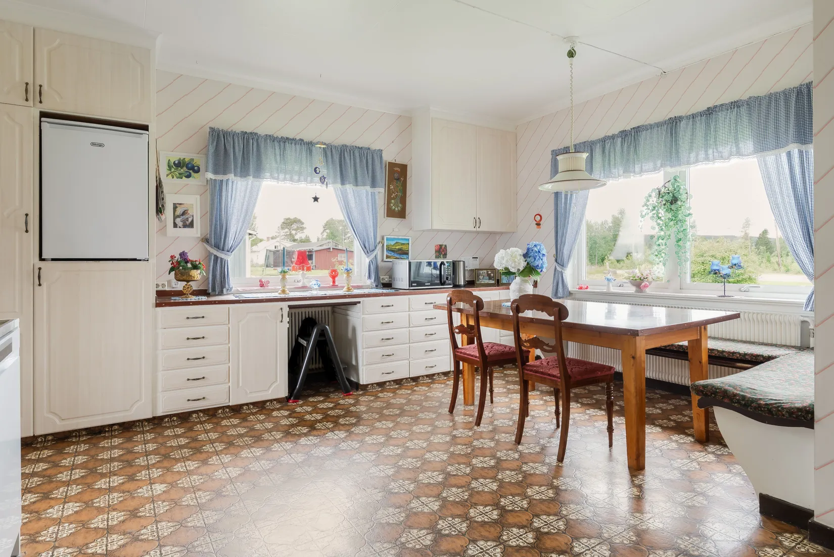 Villa, Hallom 233, Berg