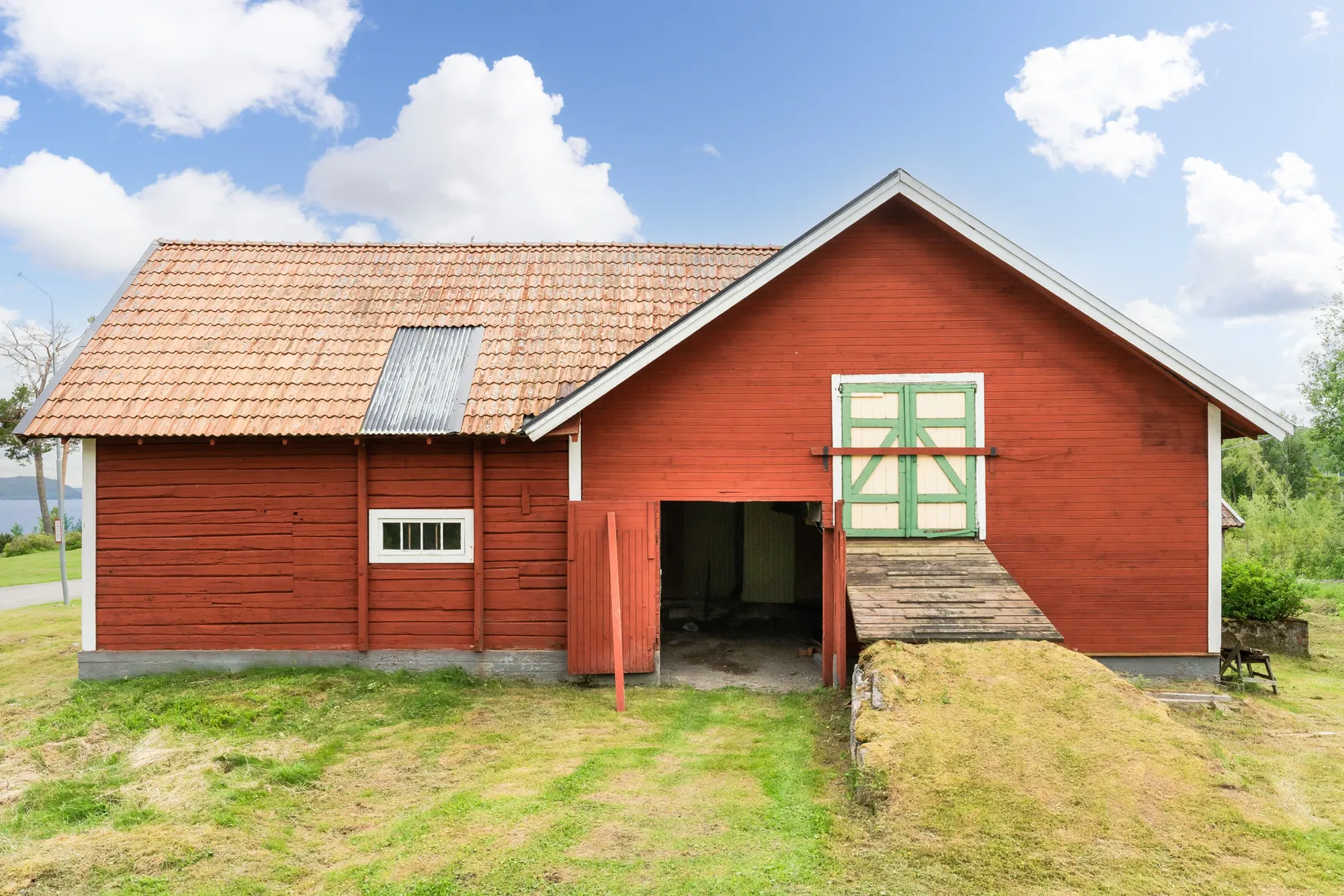 Villa, Hallom 233, Berg