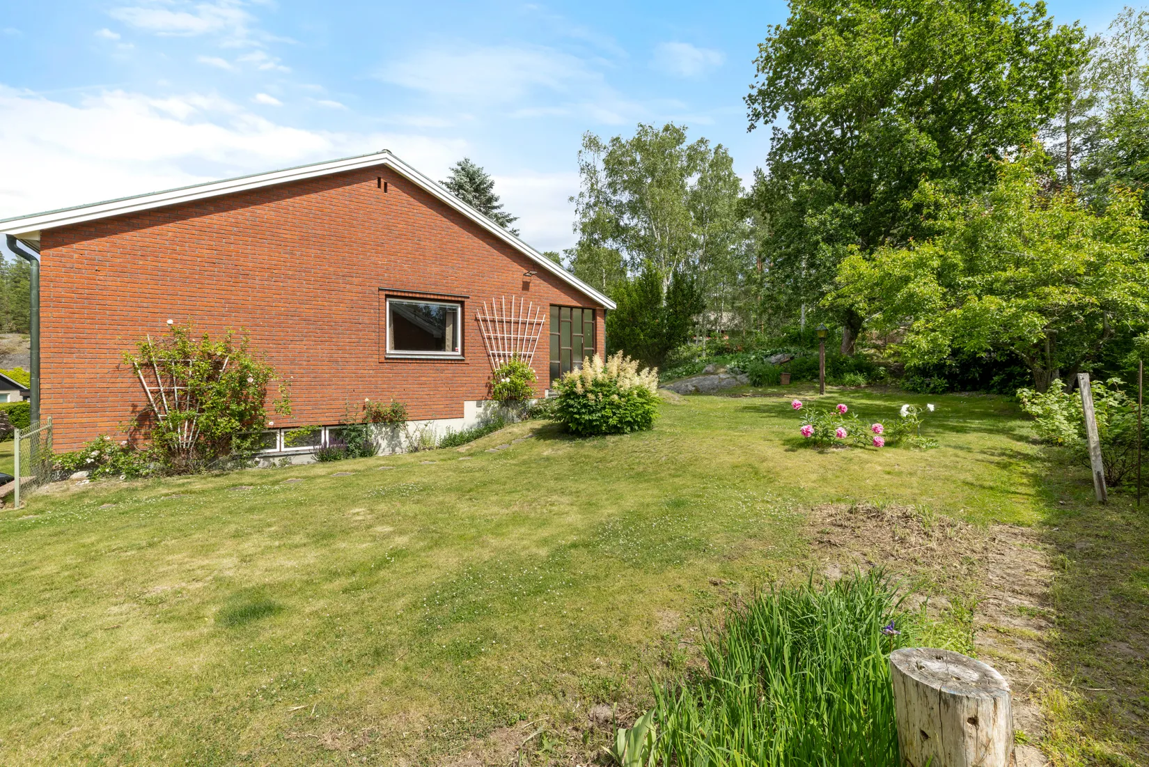 Villa, Slåttervägen 84, Centrum/Fårdala, Tyresö