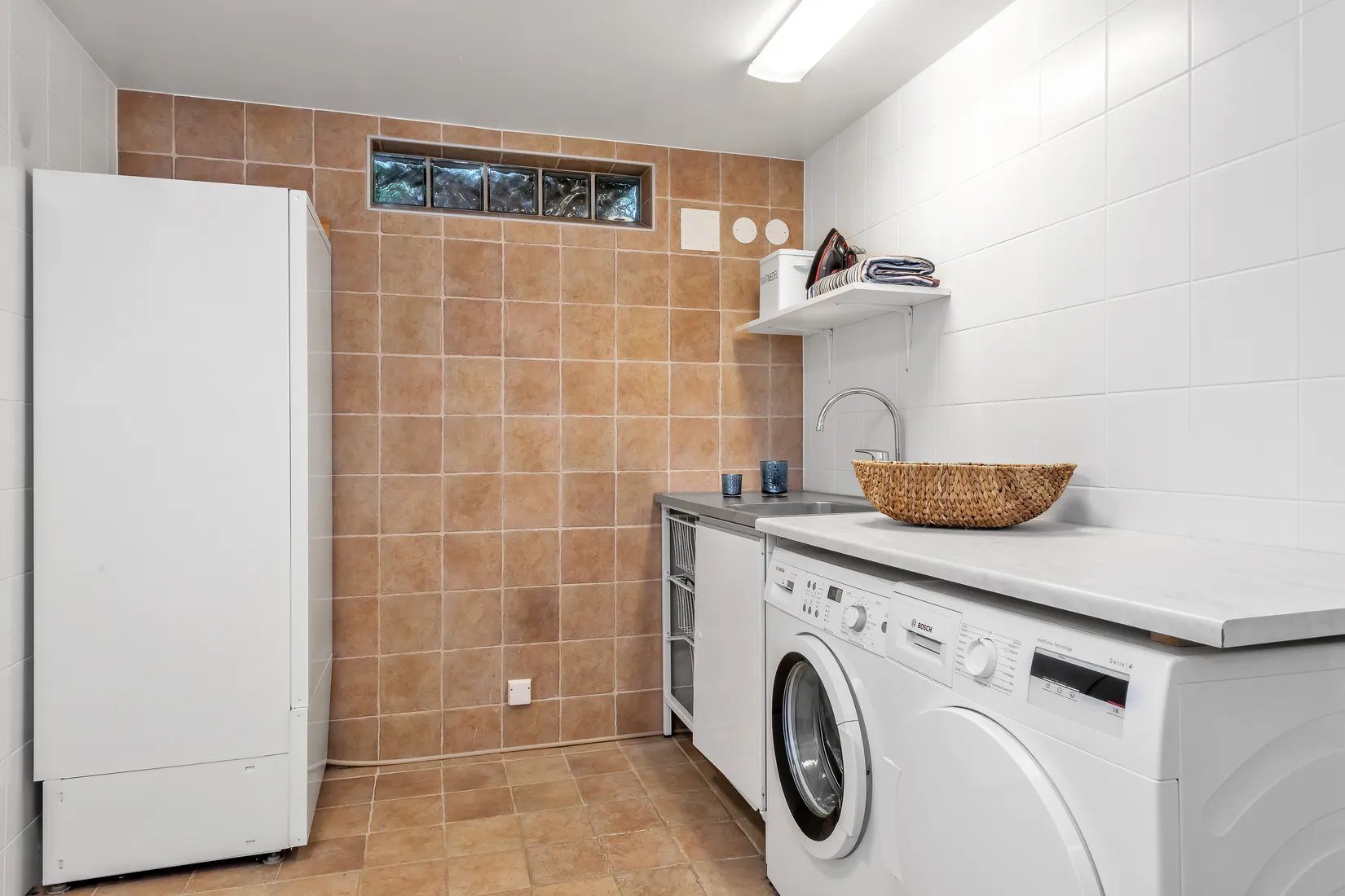 Villa, Adolf Lemons väg 76, Täby Kyrkby, Täby