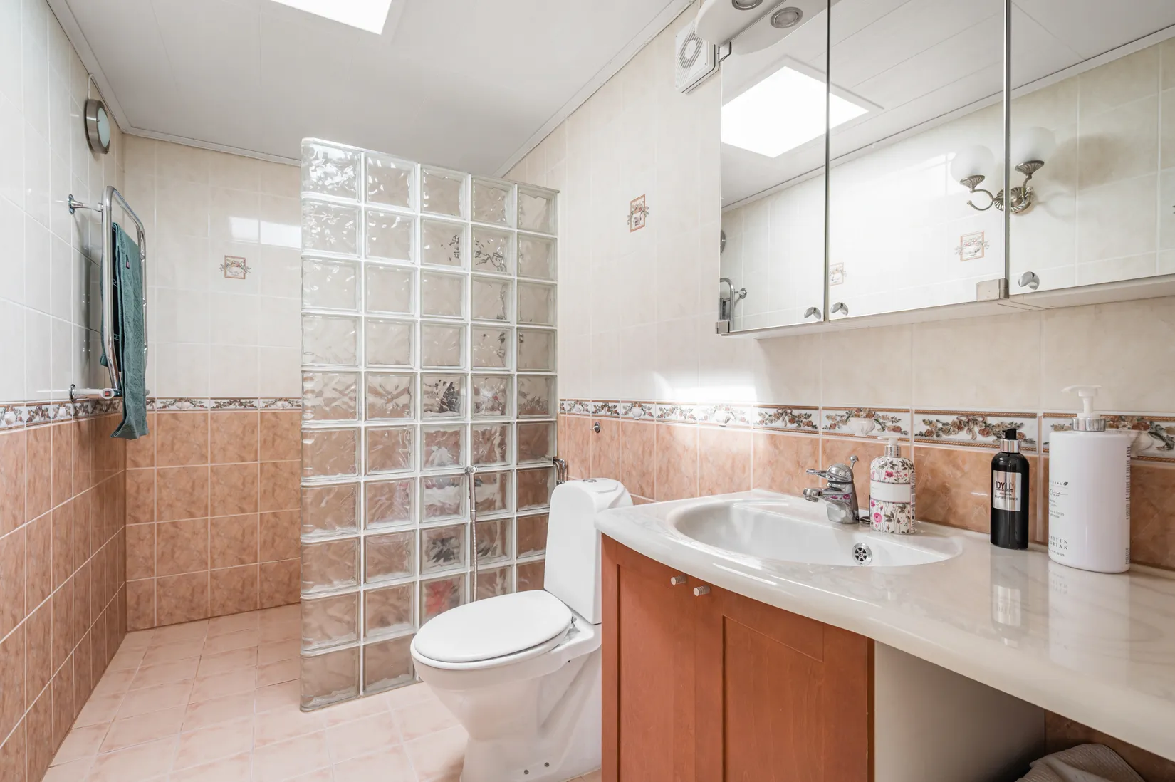 Villa, Radhus, Blåvidegränd 56, Vällingby - Vinsta, Stockholm