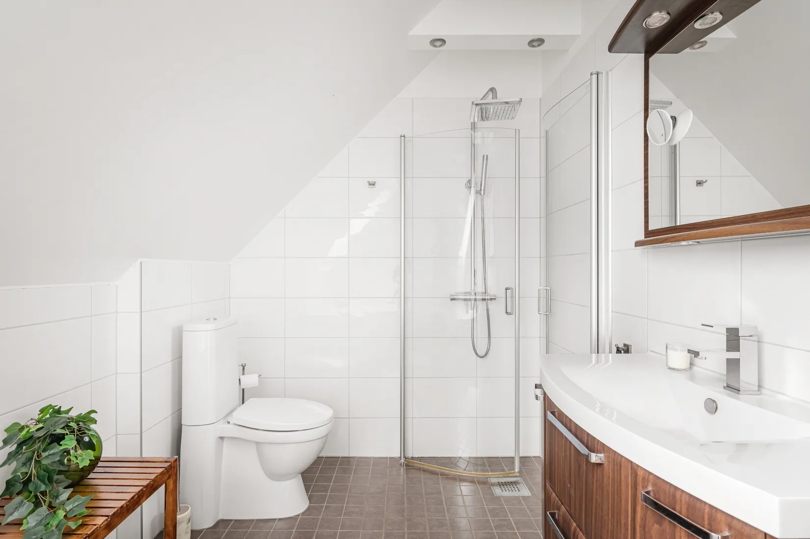 Villa, Spaljévägen 9, Bro/Rosenängarna, Upplands-Bro