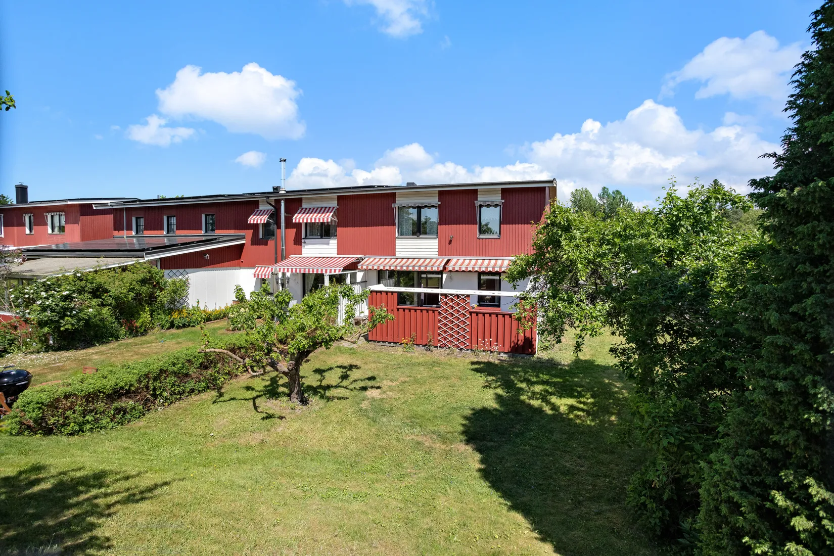 Villa, Radhus, Gitarrvägen 1, Viksjö, Järfälla