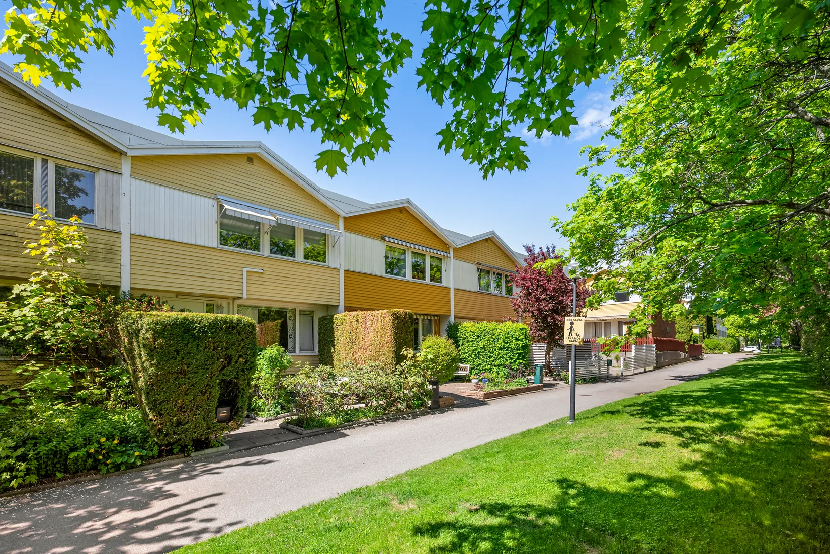 Villa, Radhus, Kärrgränd 10, Kälvesta, Stockholm