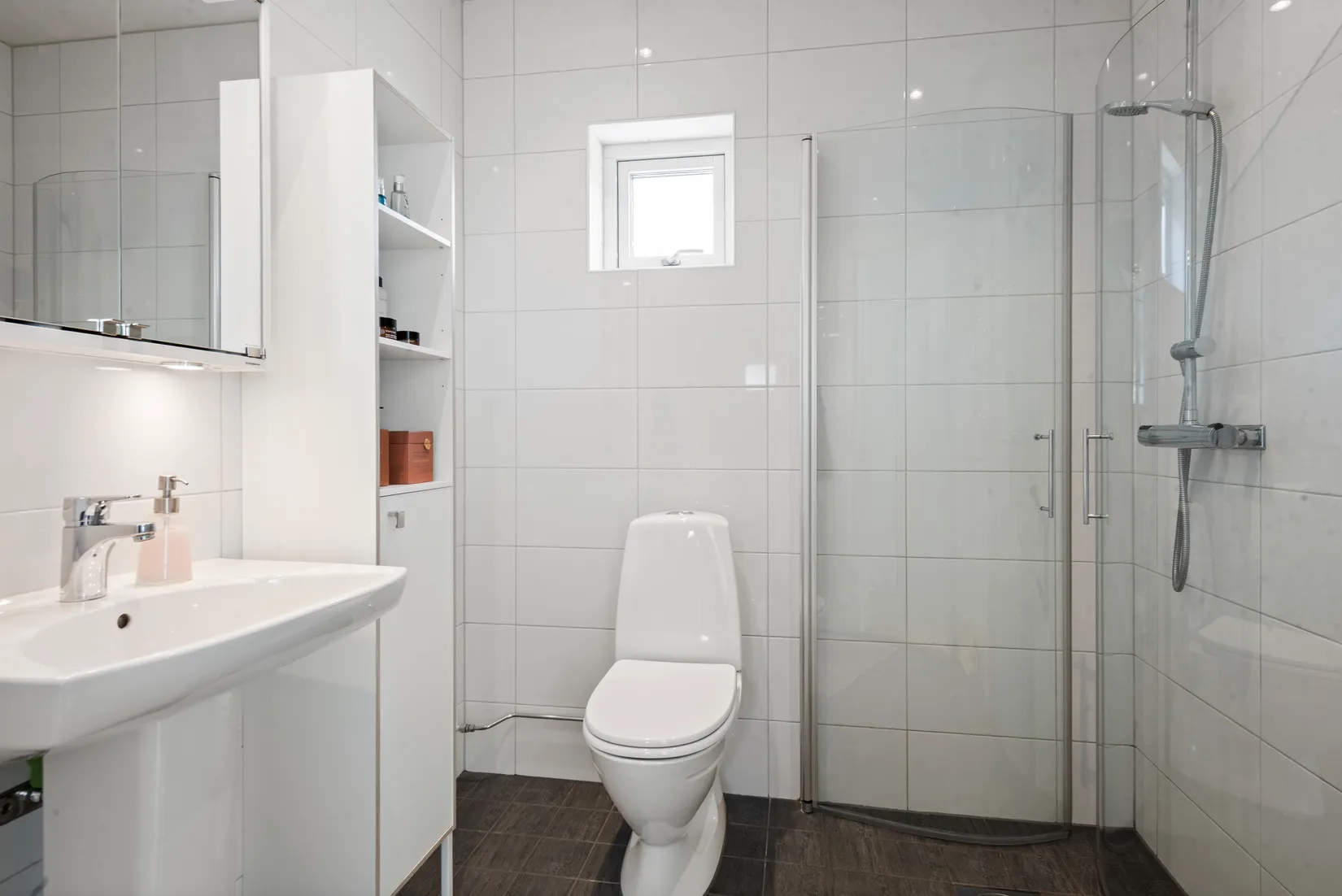 Radhus, Norra Atriumvägen 60, Kvisslingby, Österåker
