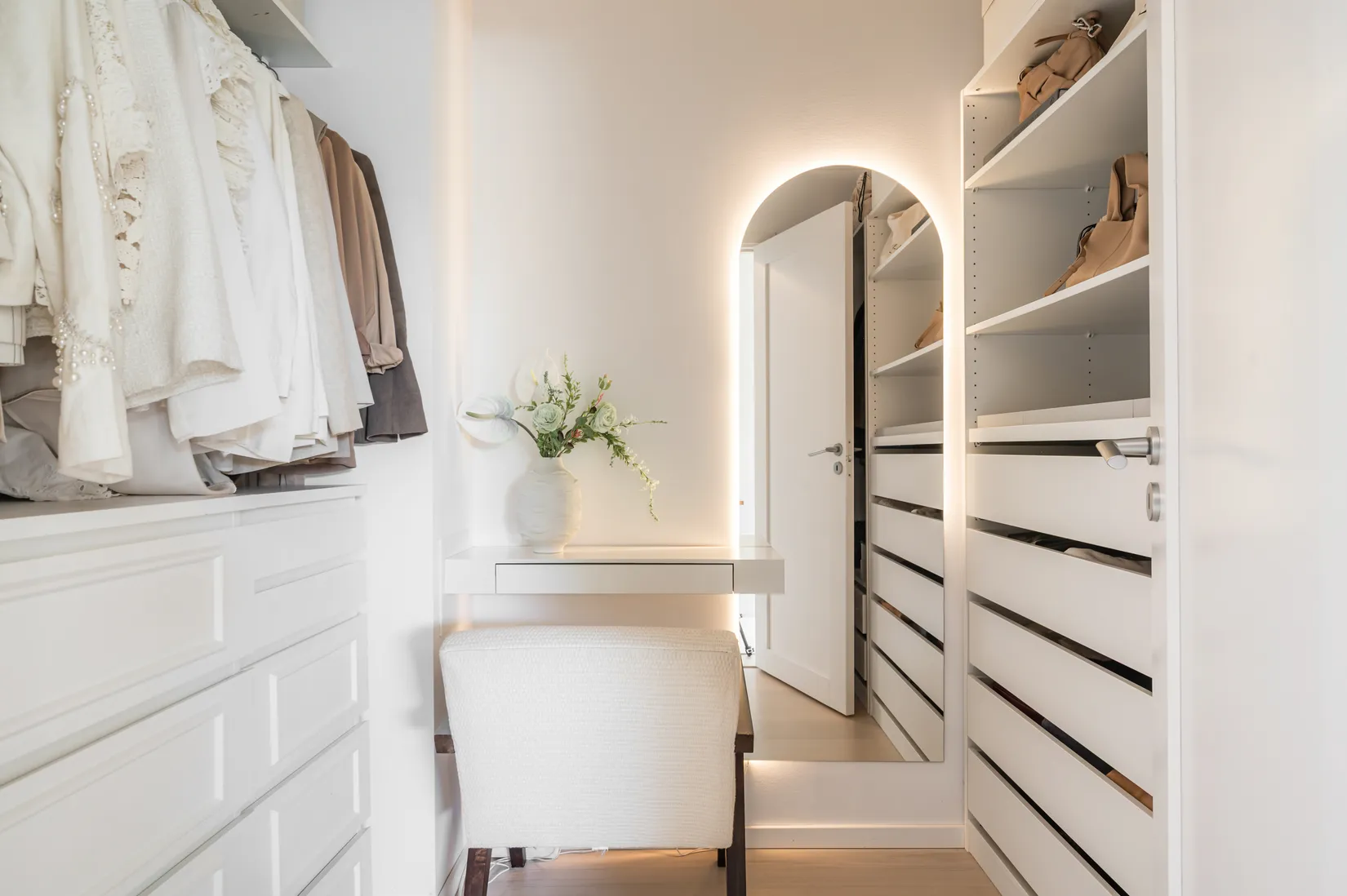 Radhus, Bondhagsvägen 7, Bro Mälarstad, Upplands-Bro