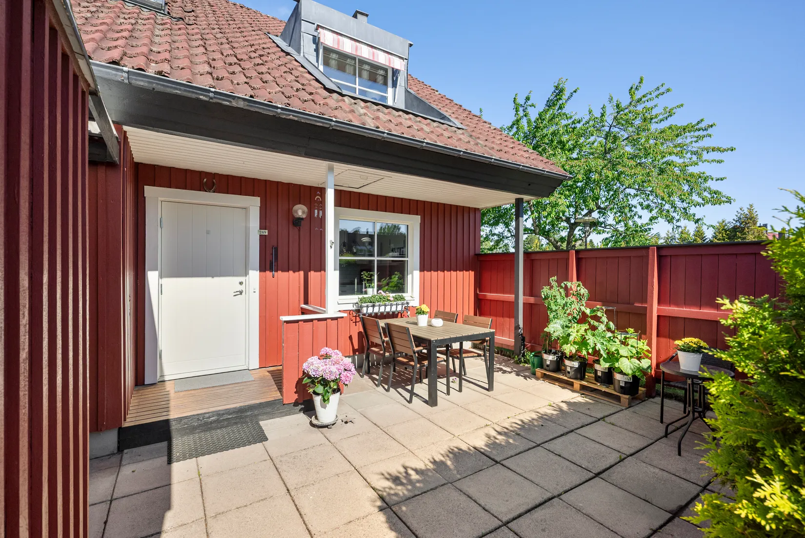 Villa, Radhus, Björnidegränd 249, Kälvesta, Stockholm