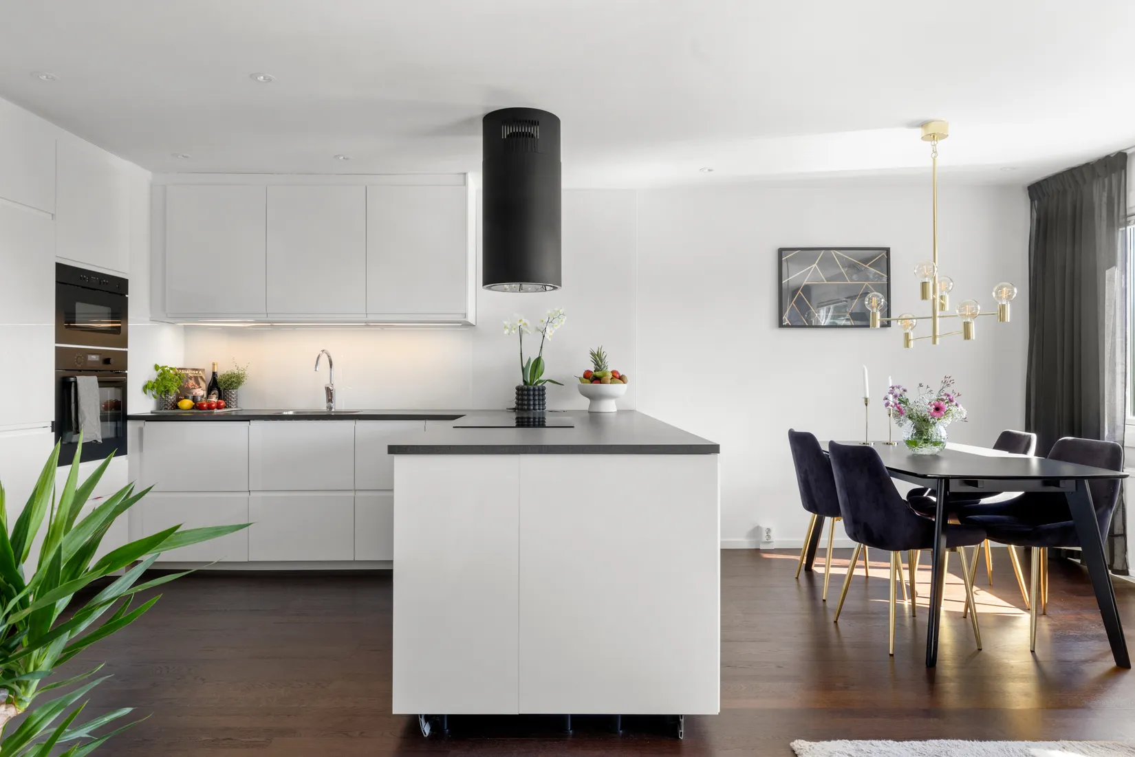 Radhus, Önskegången 91, Trollbäcken, Tyresö