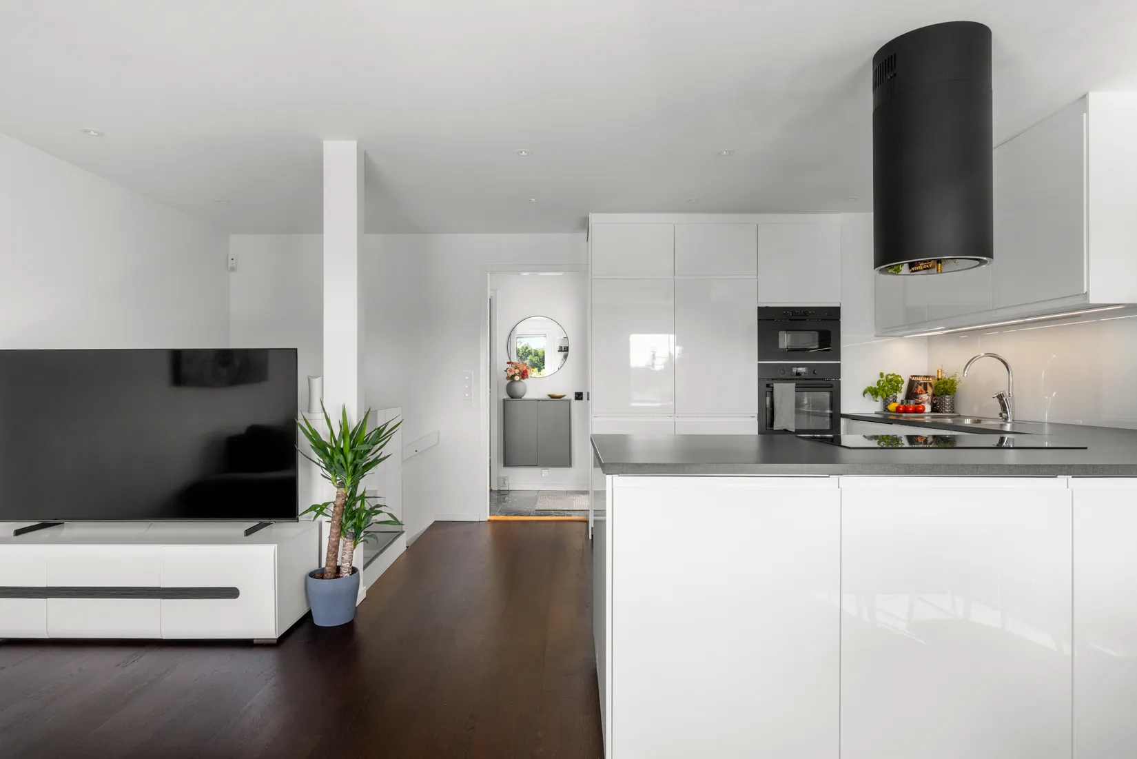Radhus, Önskegången 91, Trollbäcken, Tyresö