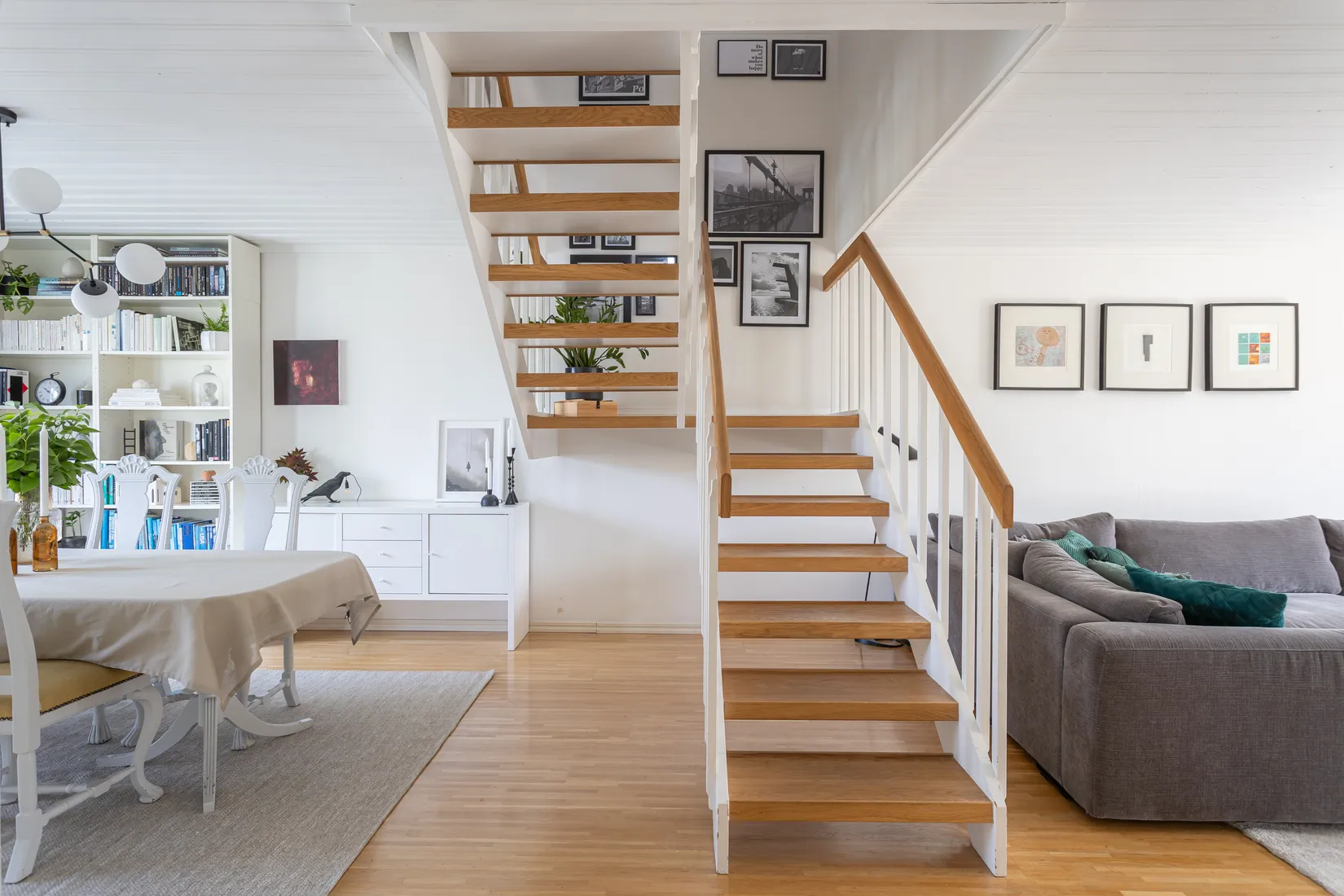 Villa, Radhus, Alströmervägen 33, Fågelsången, Sollentuna