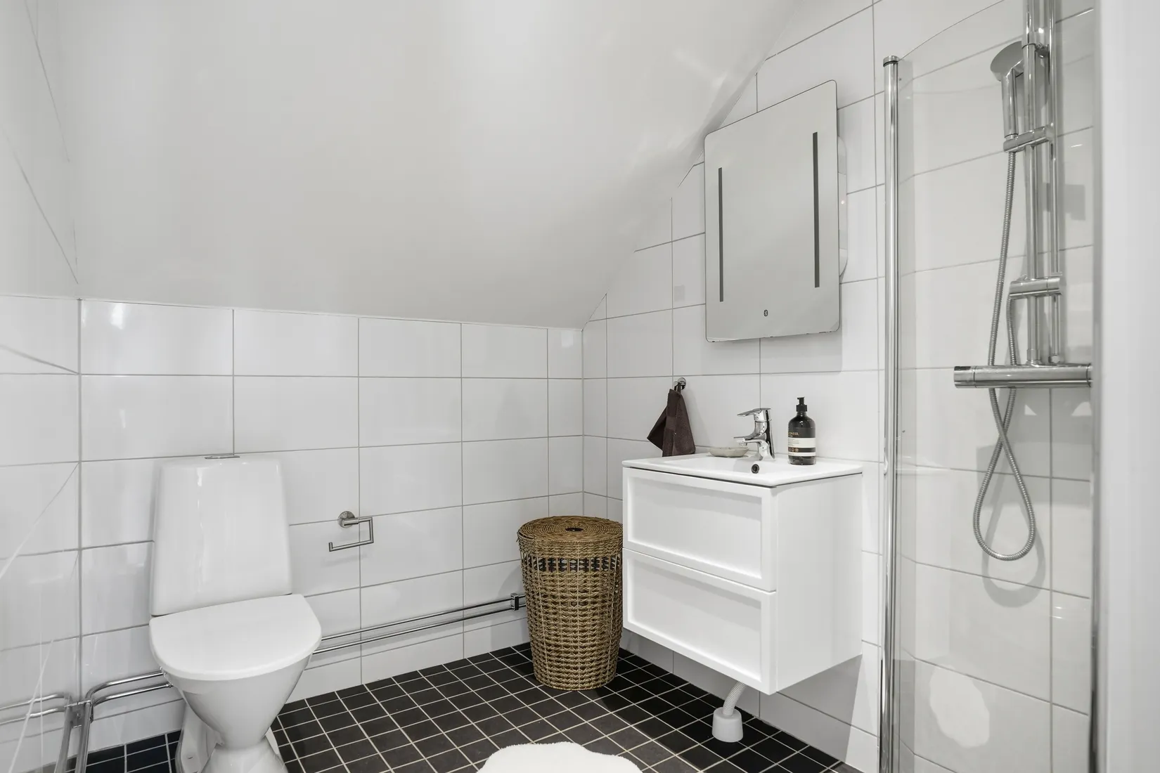 Villa, Backsippsvägen 5, Lövstalöt, Uppsala