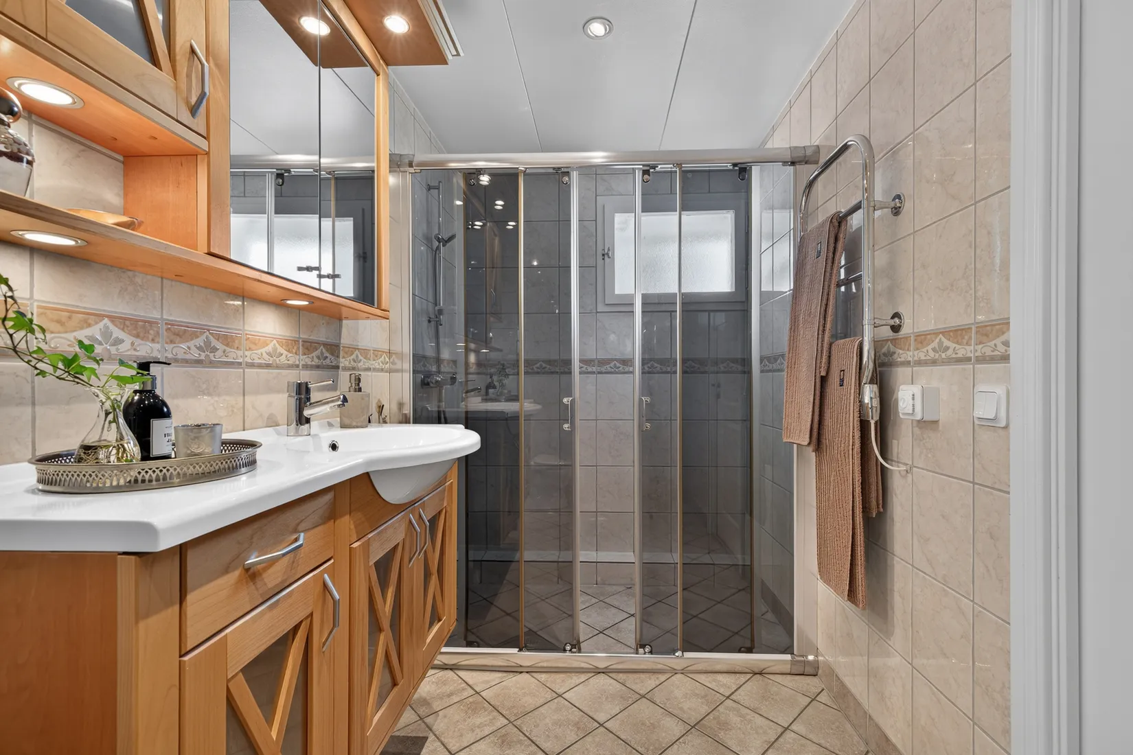 Villa, Bondgårdsgatan 16M, Kumla Centralt, Kumla