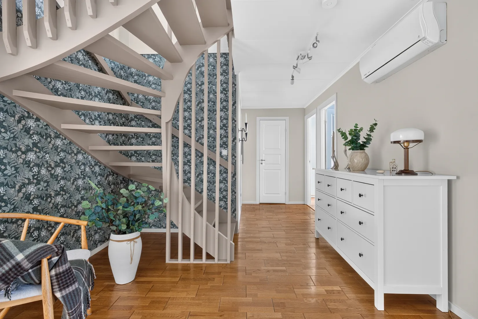 Villa, Bondgårdsgatan 16M, Kumla Centralt, Kumla