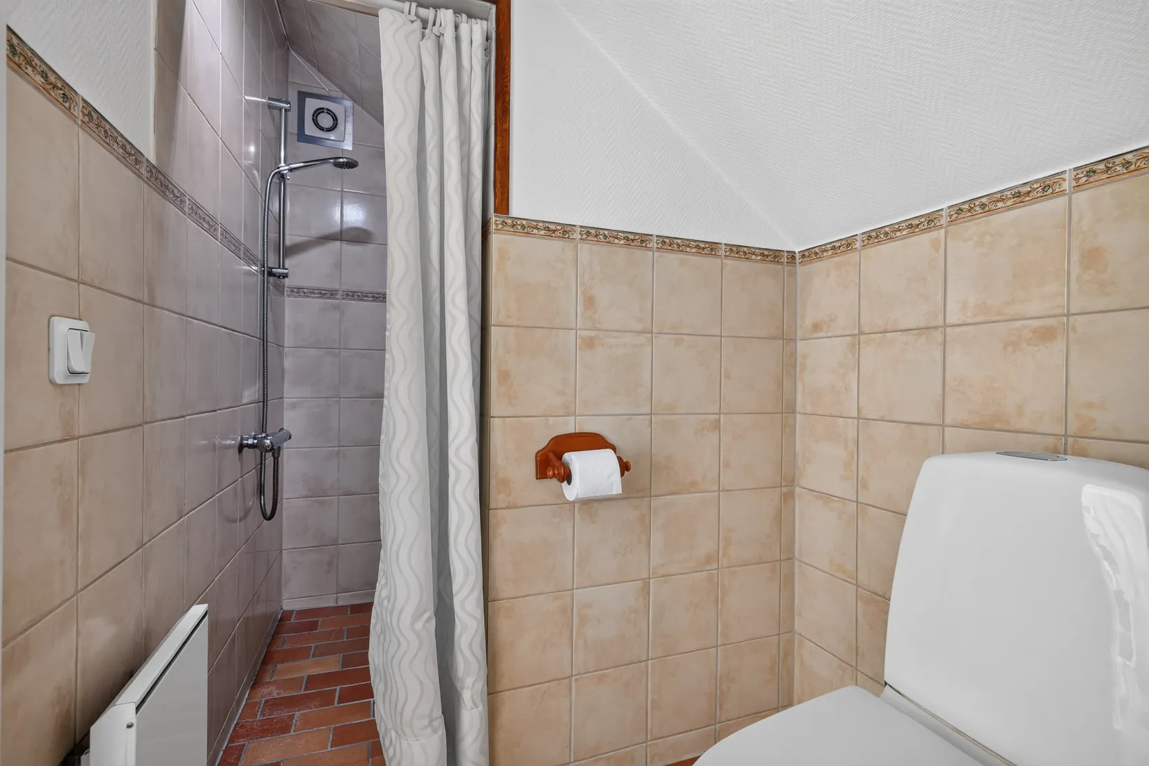 Villa, Bondgårdsgatan 16M, Kumla Centralt, Kumla