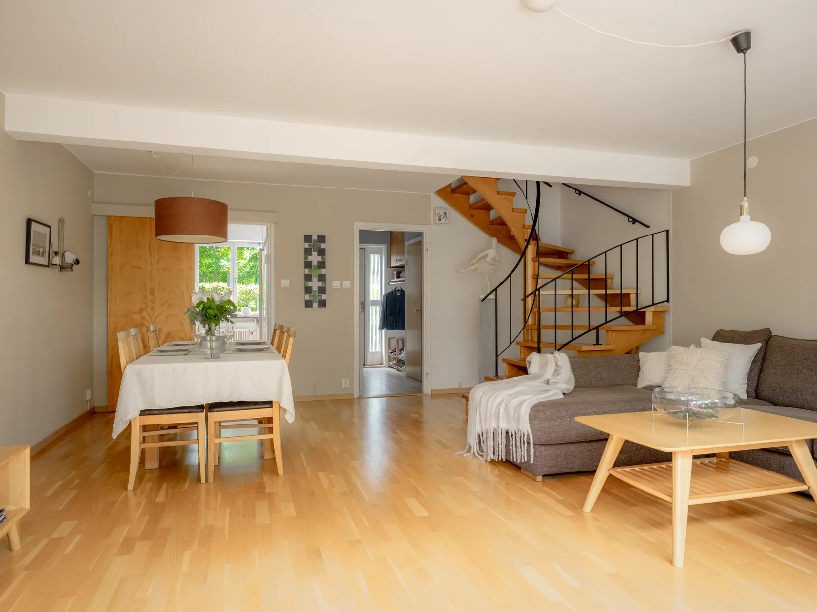 Bostadsrätt, Radhus, Skälbyvägen 24B, Häggvik, Sollentuna