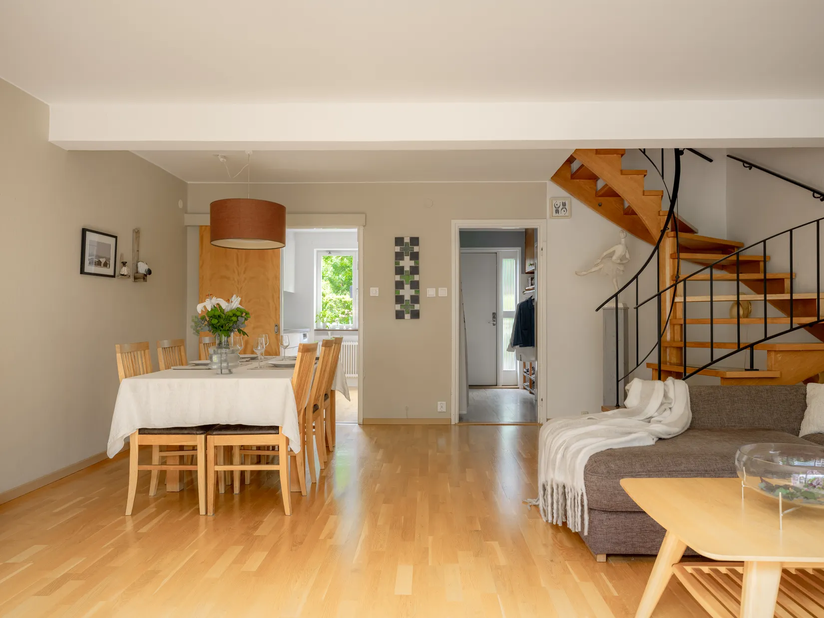 Bostadsrätt, Radhus, Skälbyvägen 24B, Häggvik, Sollentuna