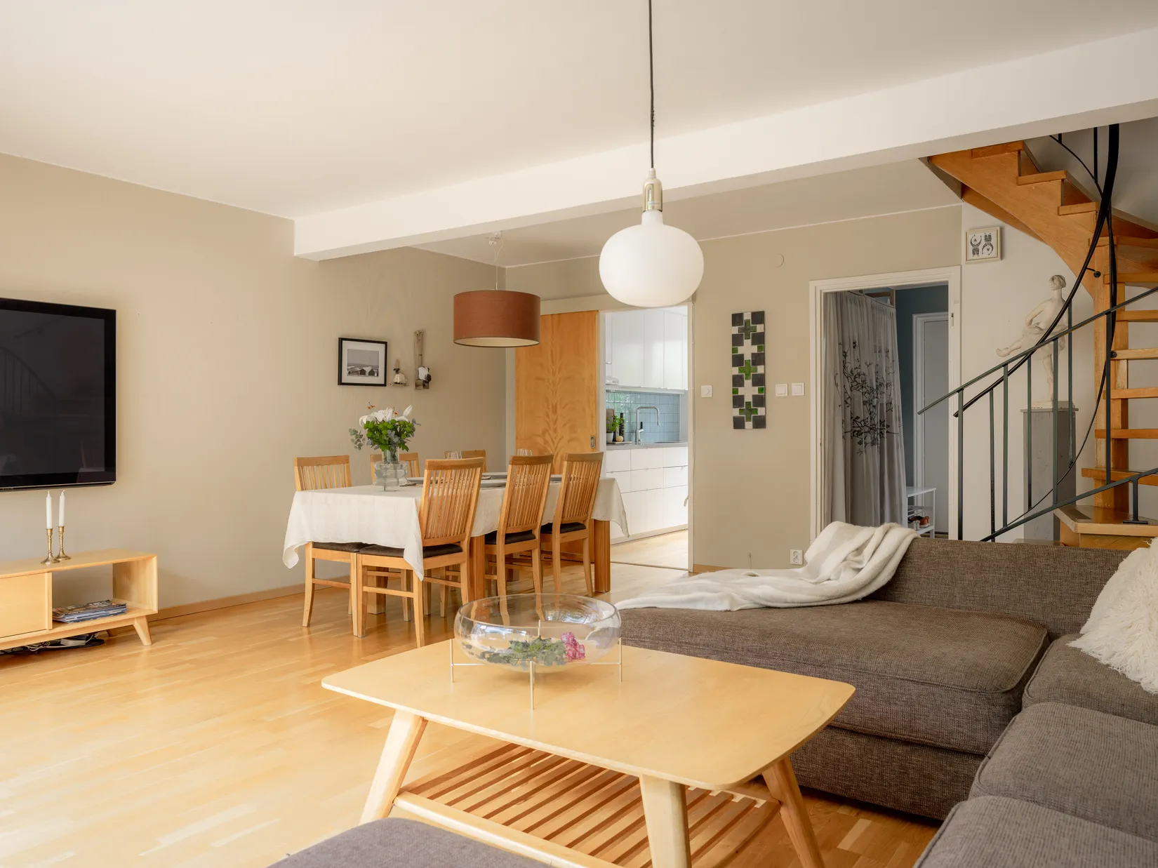Bostadsrätt, Radhus, Skälbyvägen 24B, Häggvik, Sollentuna