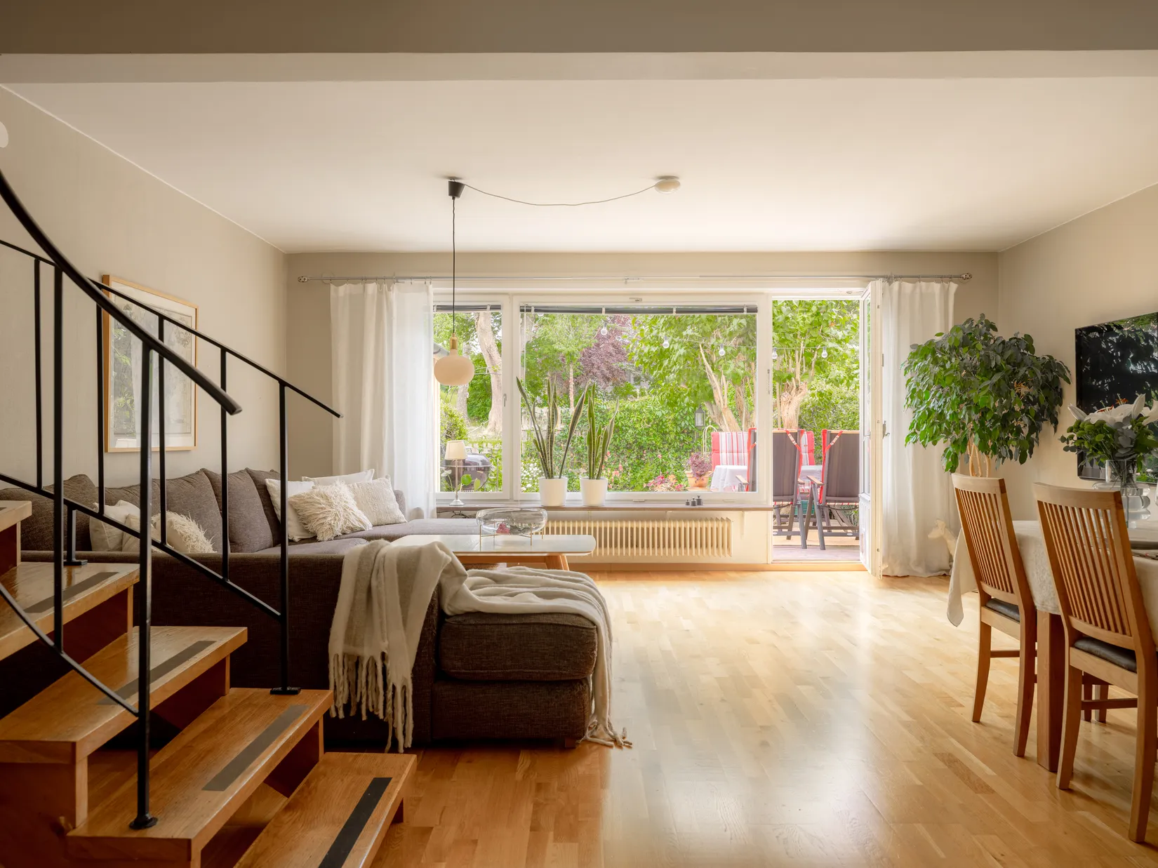 Bostadsrätt, Radhus, Skälbyvägen 24B, Häggvik, Sollentuna