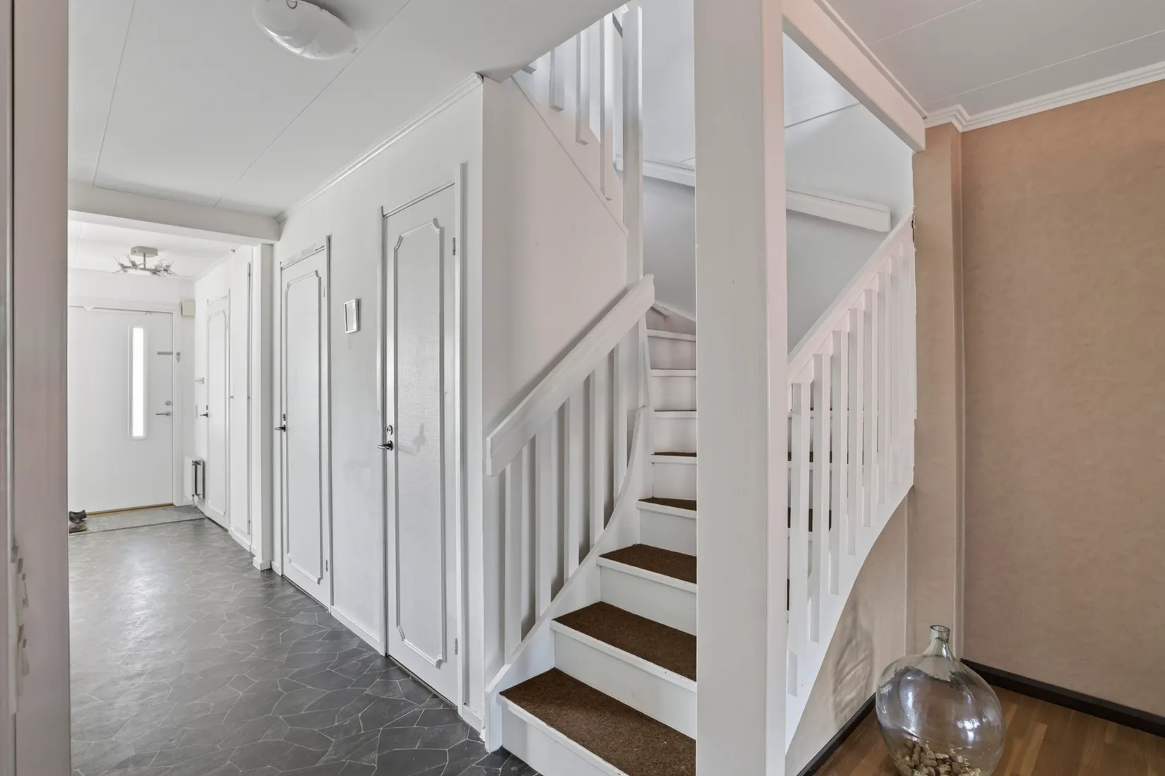 Radhus, Högstadieplan 83, Lindesberg