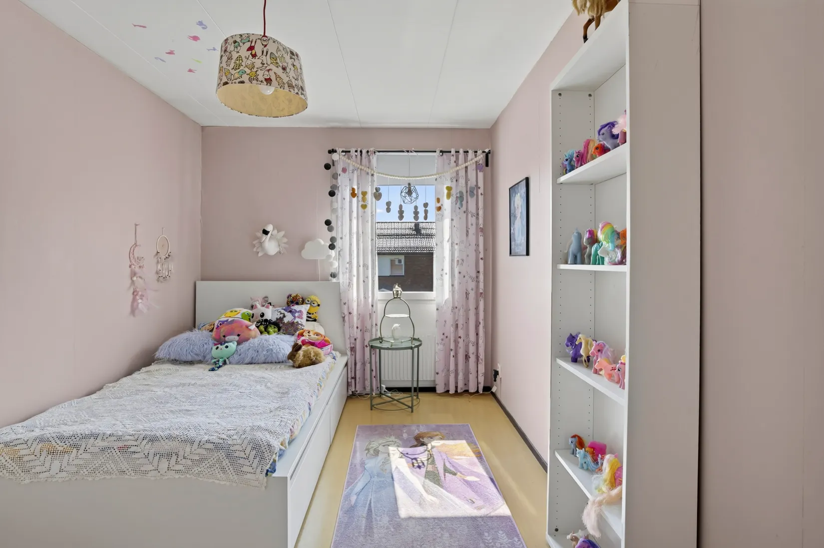 Radhus, Högstadieplan 83, Lindesberg