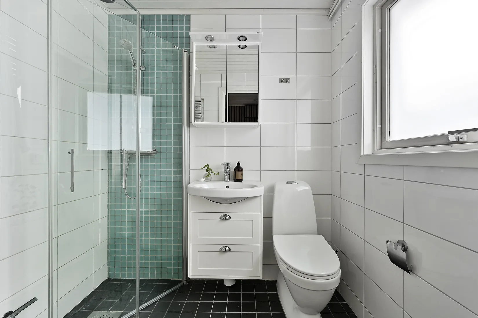 Radhus, Slånbärsvägen 4, Hemmesta, Värmdö