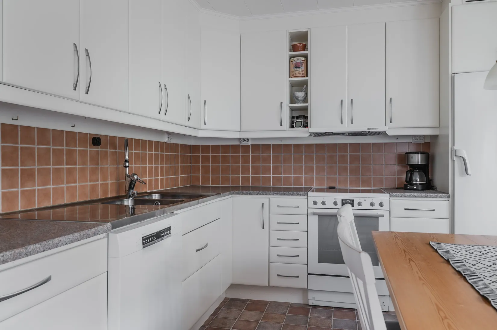 Radhus, Oxvägen 8, Kroksta, Örnsköldsvik