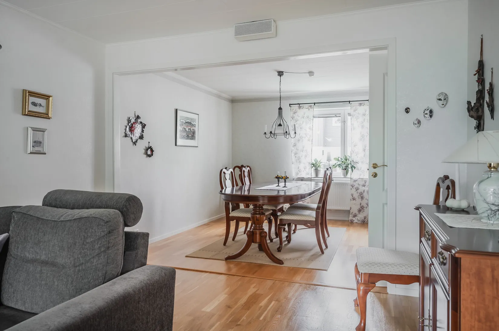 Radhus, Oxvägen 8, Kroksta, Örnsköldsvik