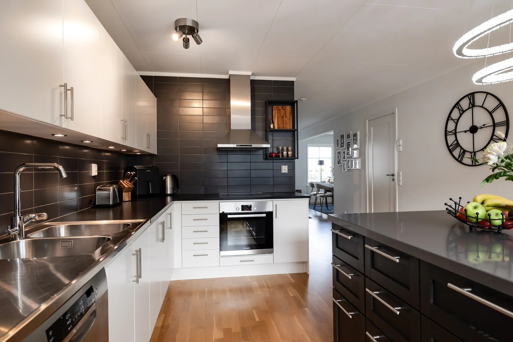 Radhus, Viktor Dahléns Väg 54, Mosås, Örebro