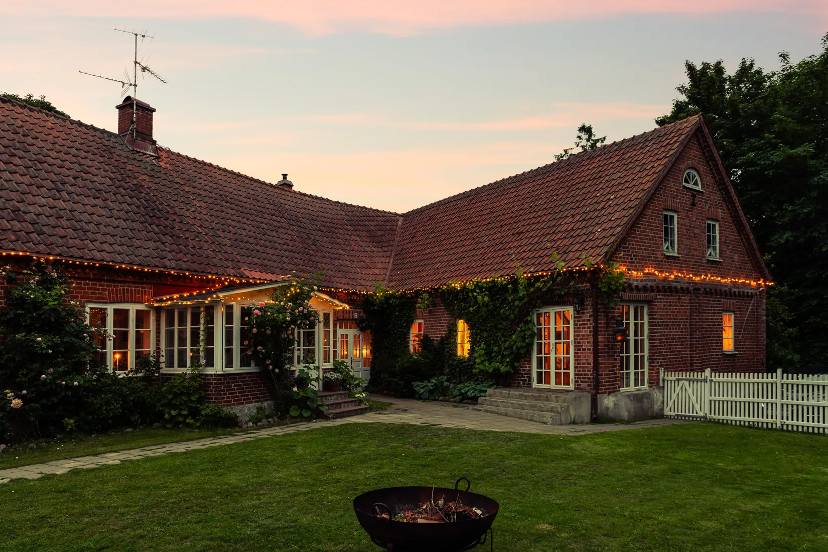 Villa, Svenstorpsvägen 325 och 327, Svenstorp, Ystad