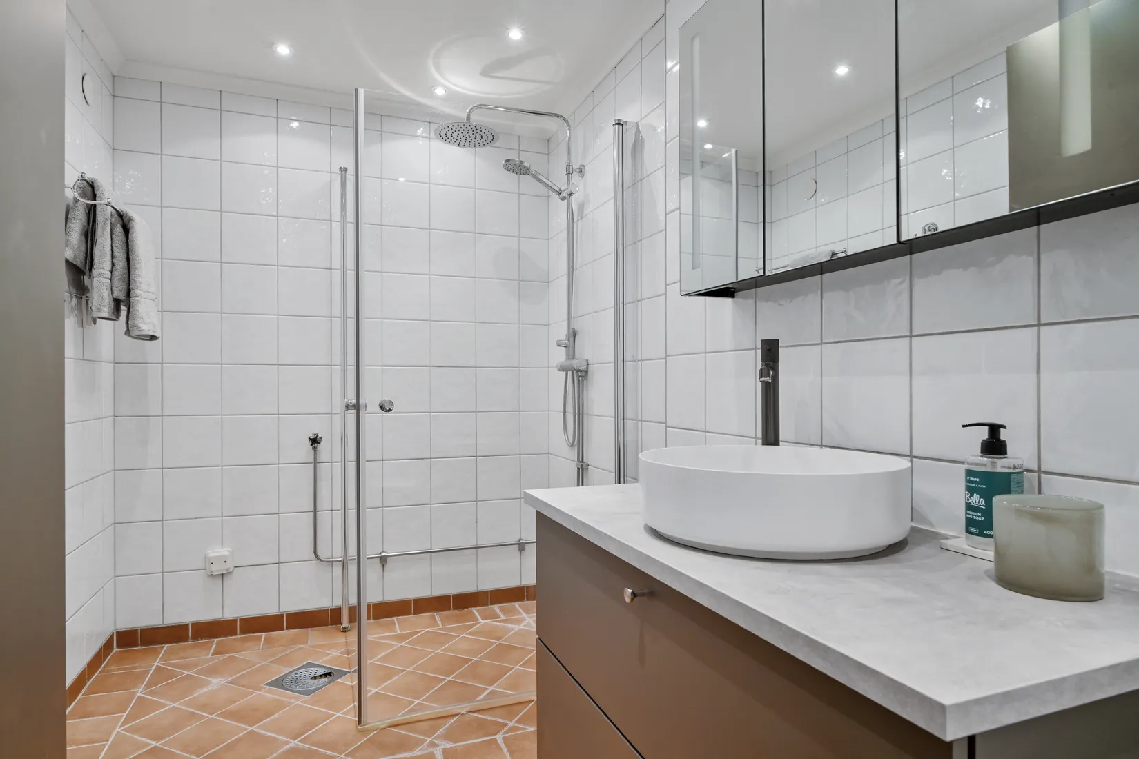 Bostadsrätt, Radhus, Vålbergavägen 6, Barkarby, Järfälla