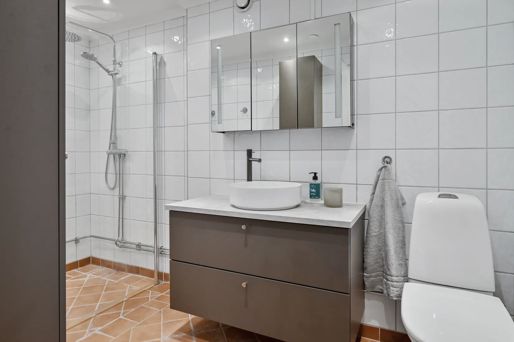 Bostadsrätt, Radhus, Vålbergavägen 6, Barkarby, Järfälla