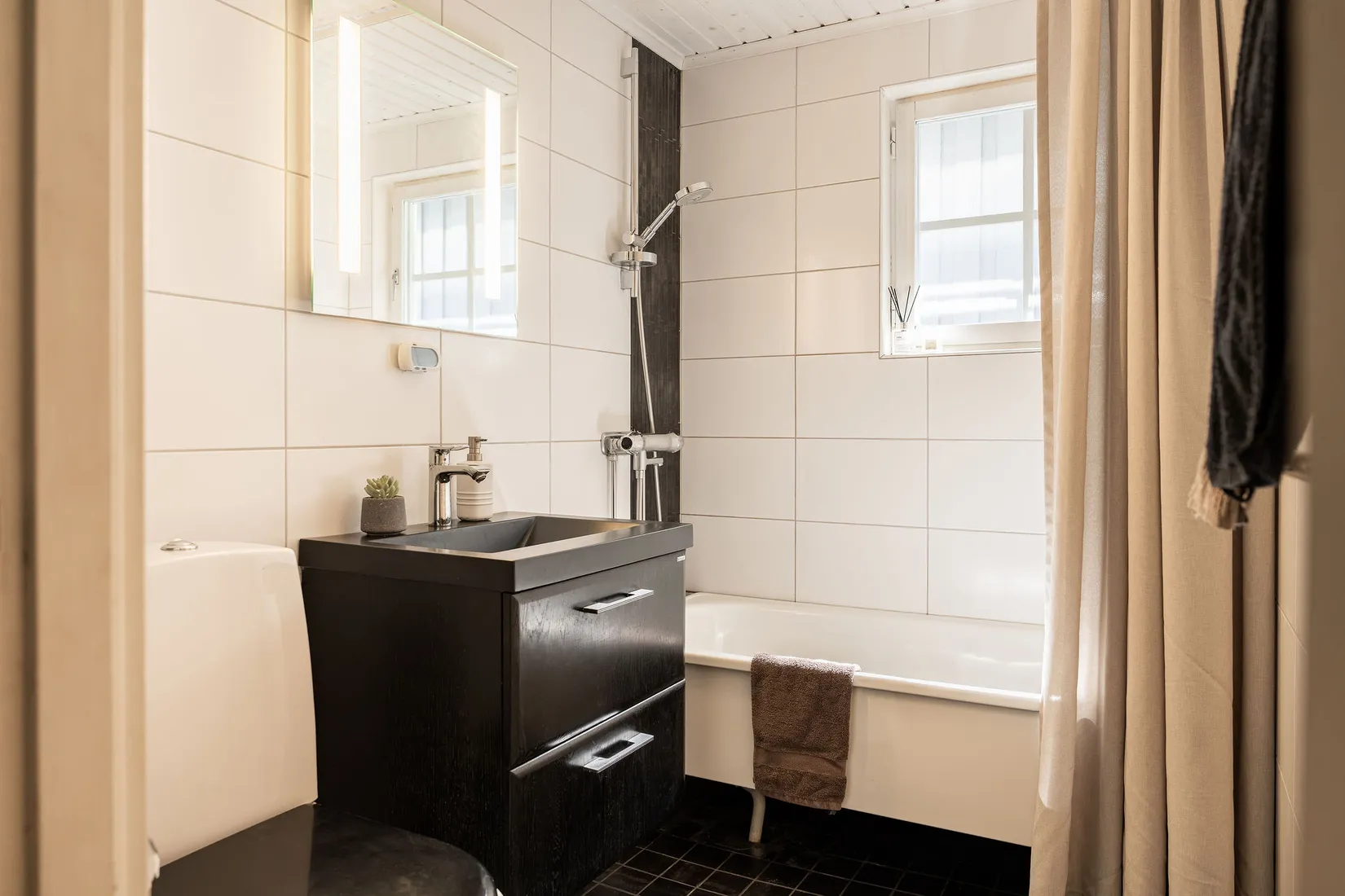 Radhus, Svanvägen 38, Odensala, Östersund