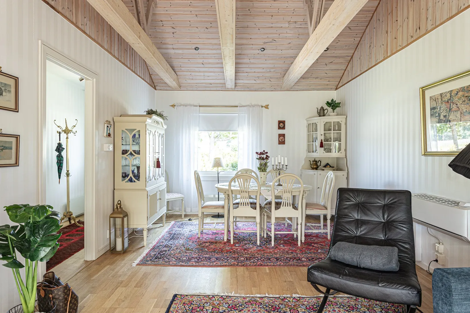Radhus, Ringvägen 37, Östanås, Köping