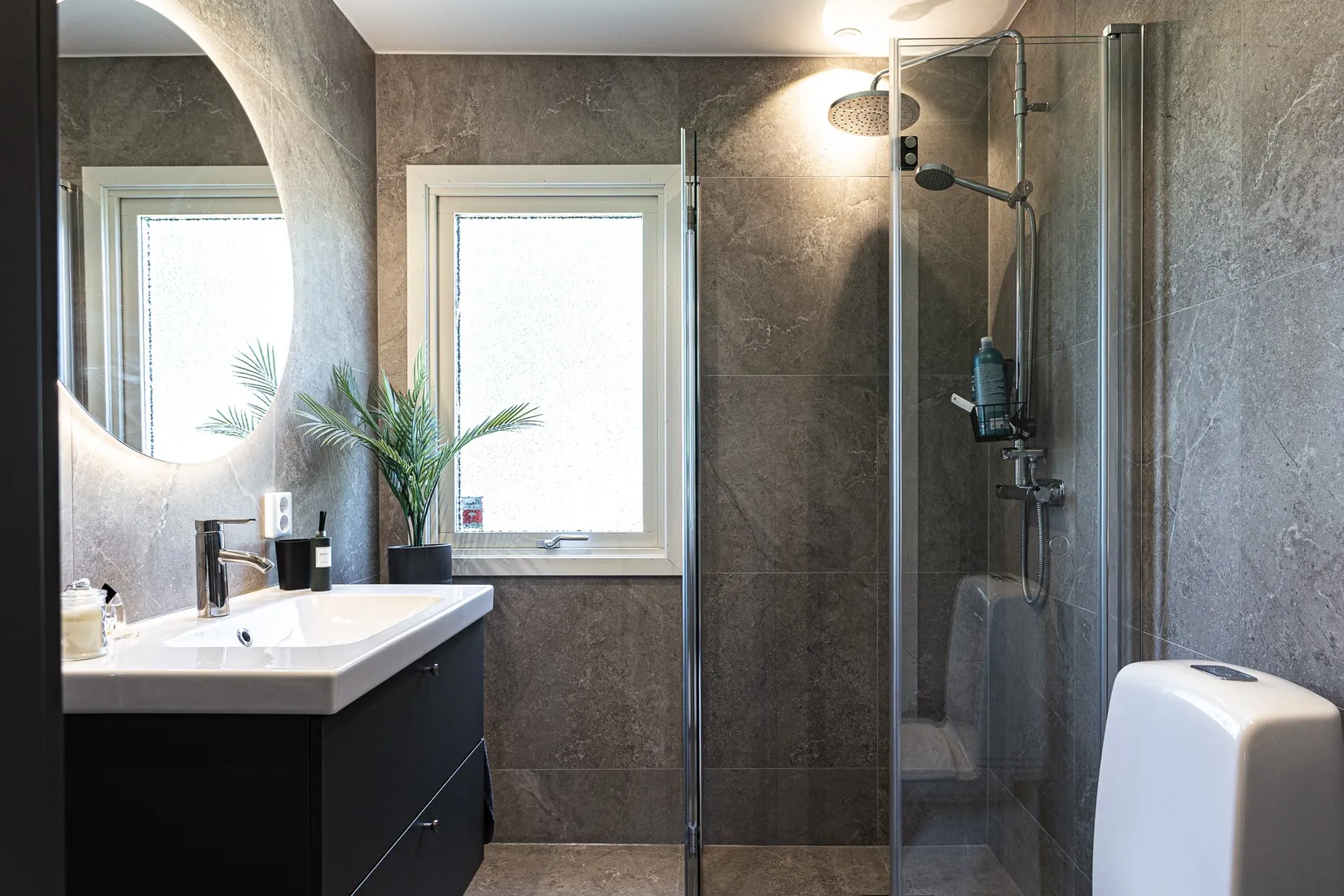 Radhus, Ringvägen 37, Östanås, Köping