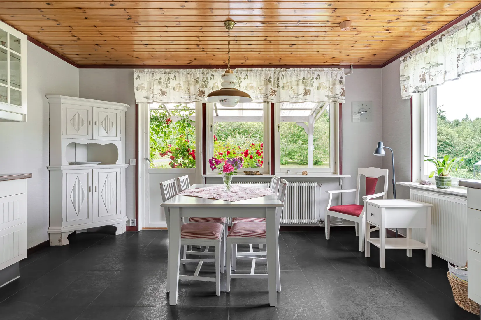 Villa, Backalund Ekbacken, Lantligt utanför Valla, Katrineholm