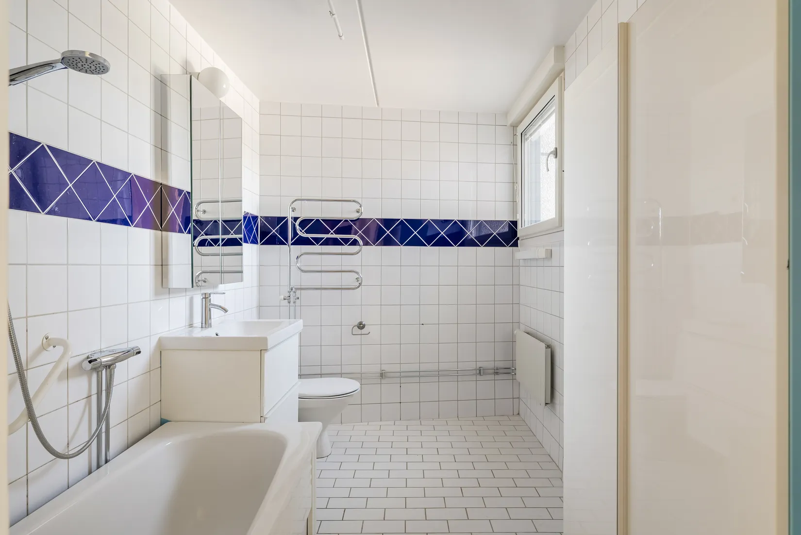 Bostadsrätt, ÅKERBYVÄGEN 90, Täby centrum - storstugan, Täby
