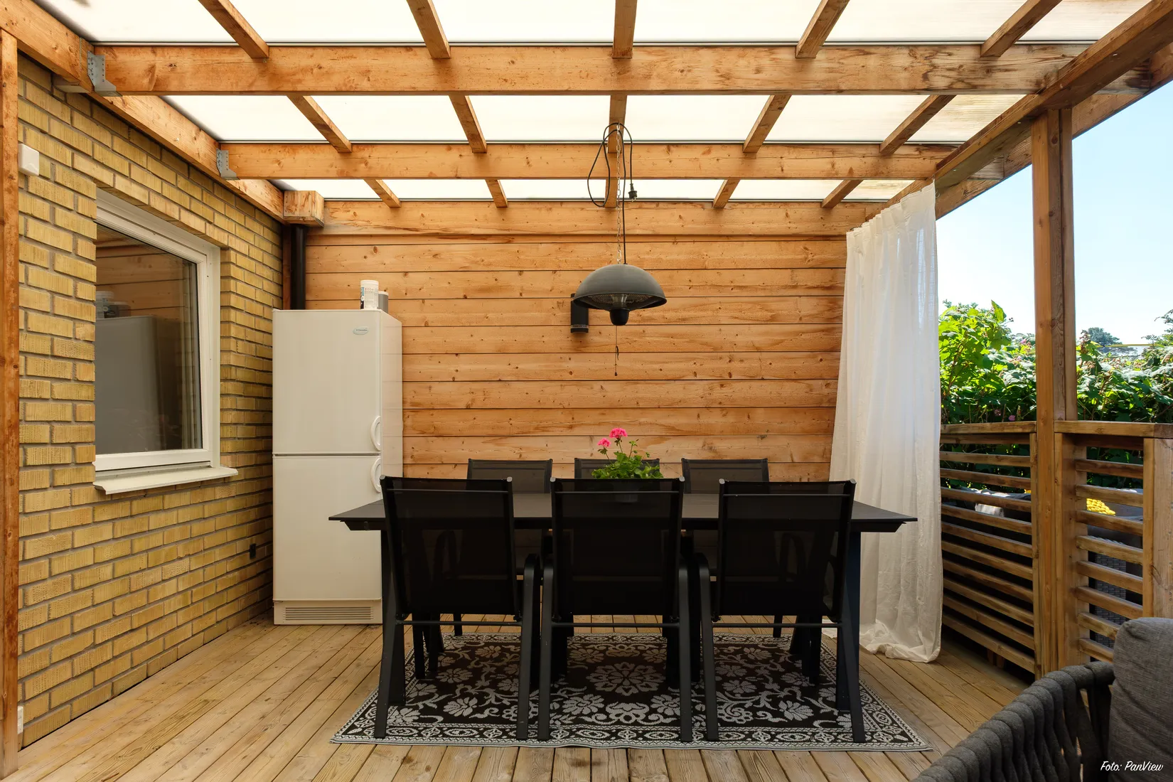 Radhus, Bärnstensgatan 22, Brandthovda, Västerås