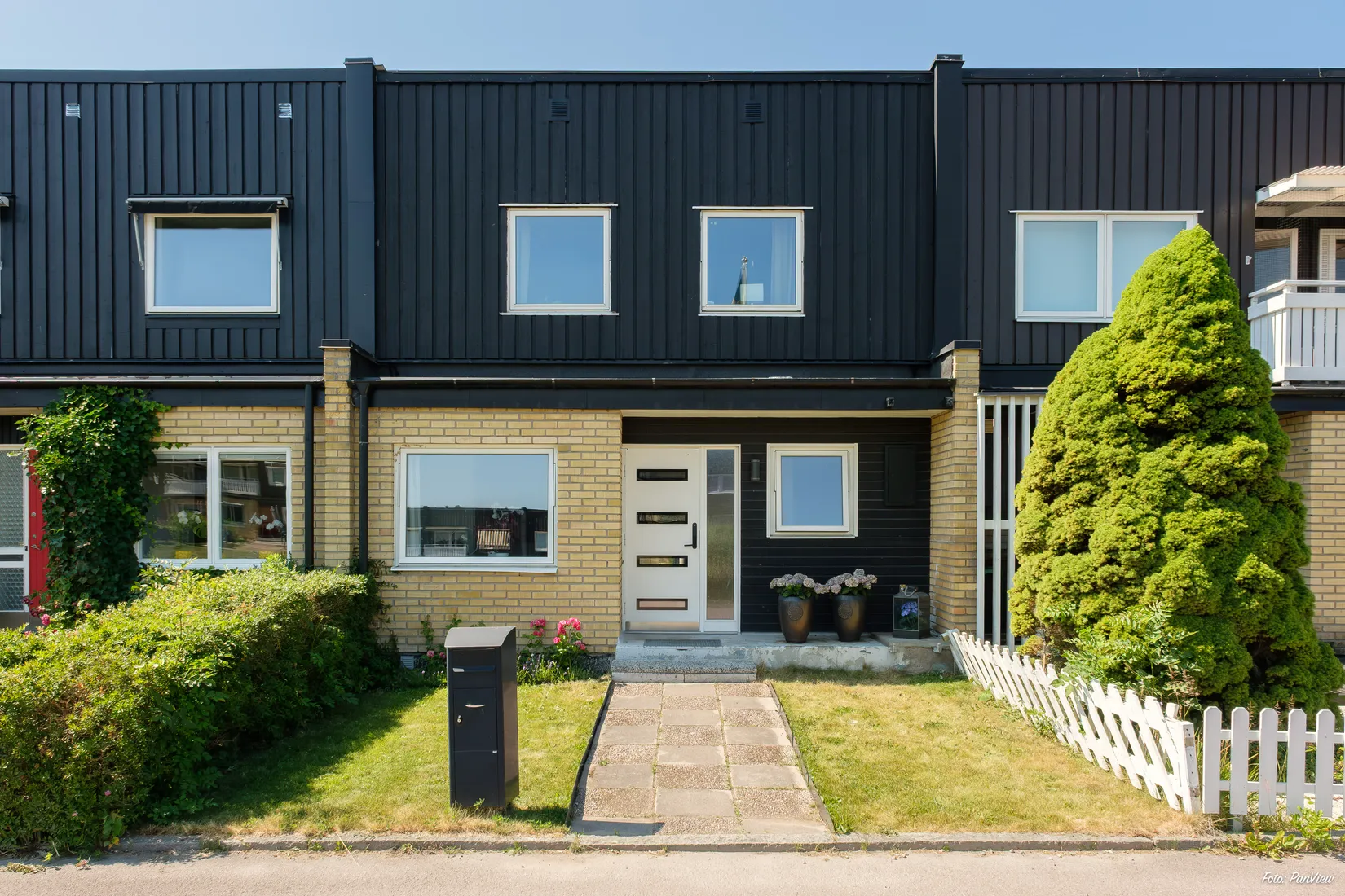 Radhus, Bärnstensgatan 22, Brandthovda, Västerås