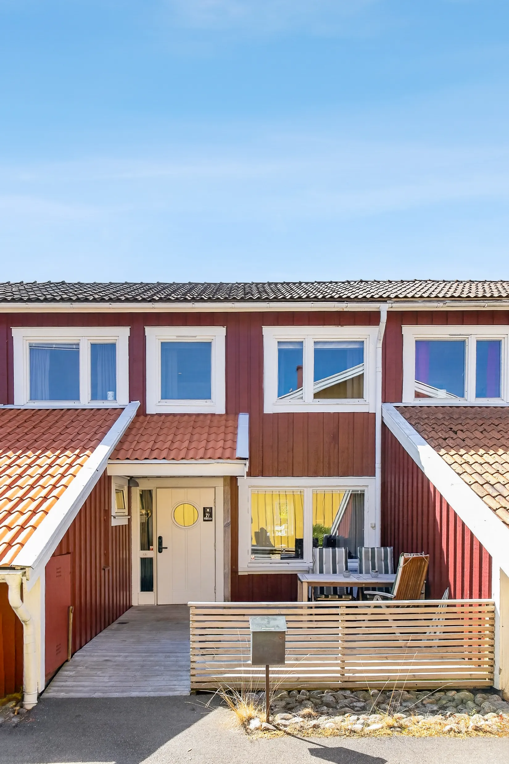 Radhus, Västra Söbacken 77, Stenungsund