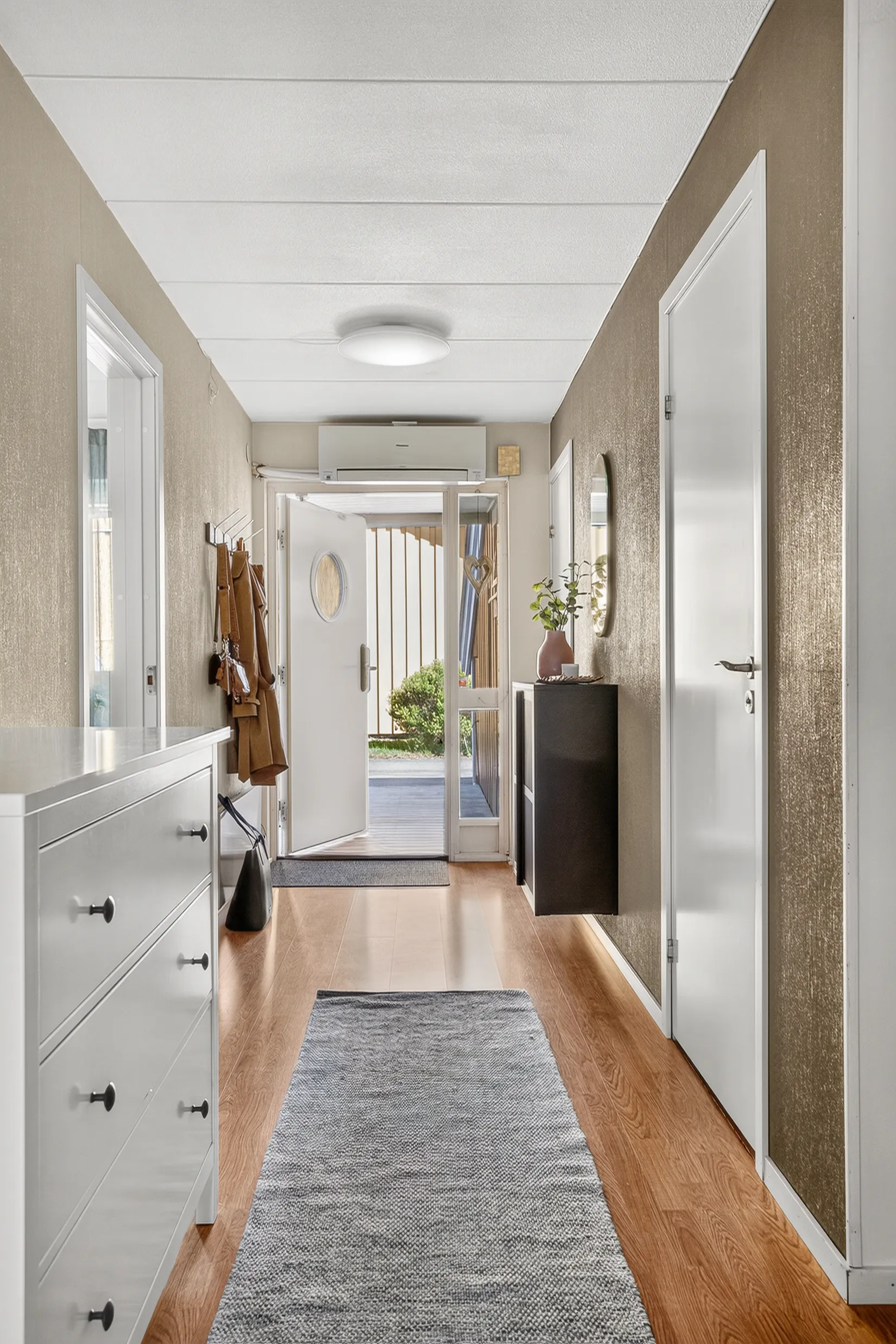 Radhus, Västra Söbacken 77, Stenungsund