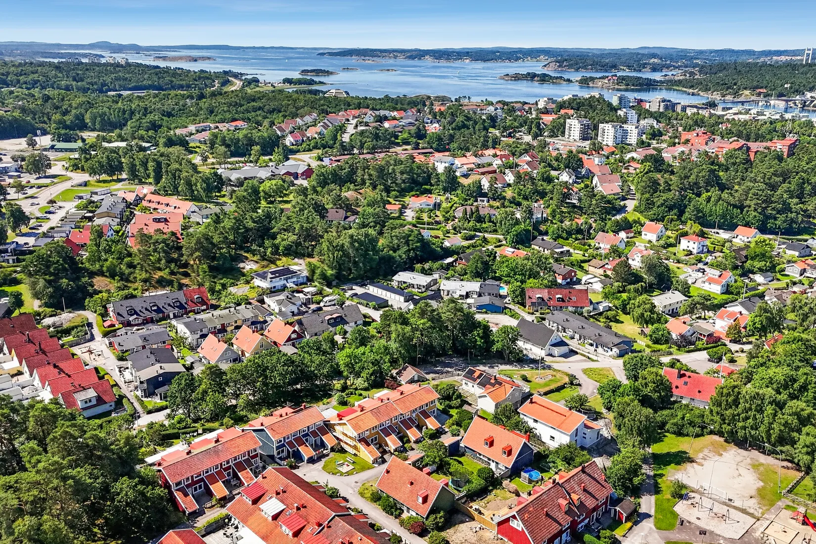 Radhus, Västra Söbacken 77, Stenungsund
