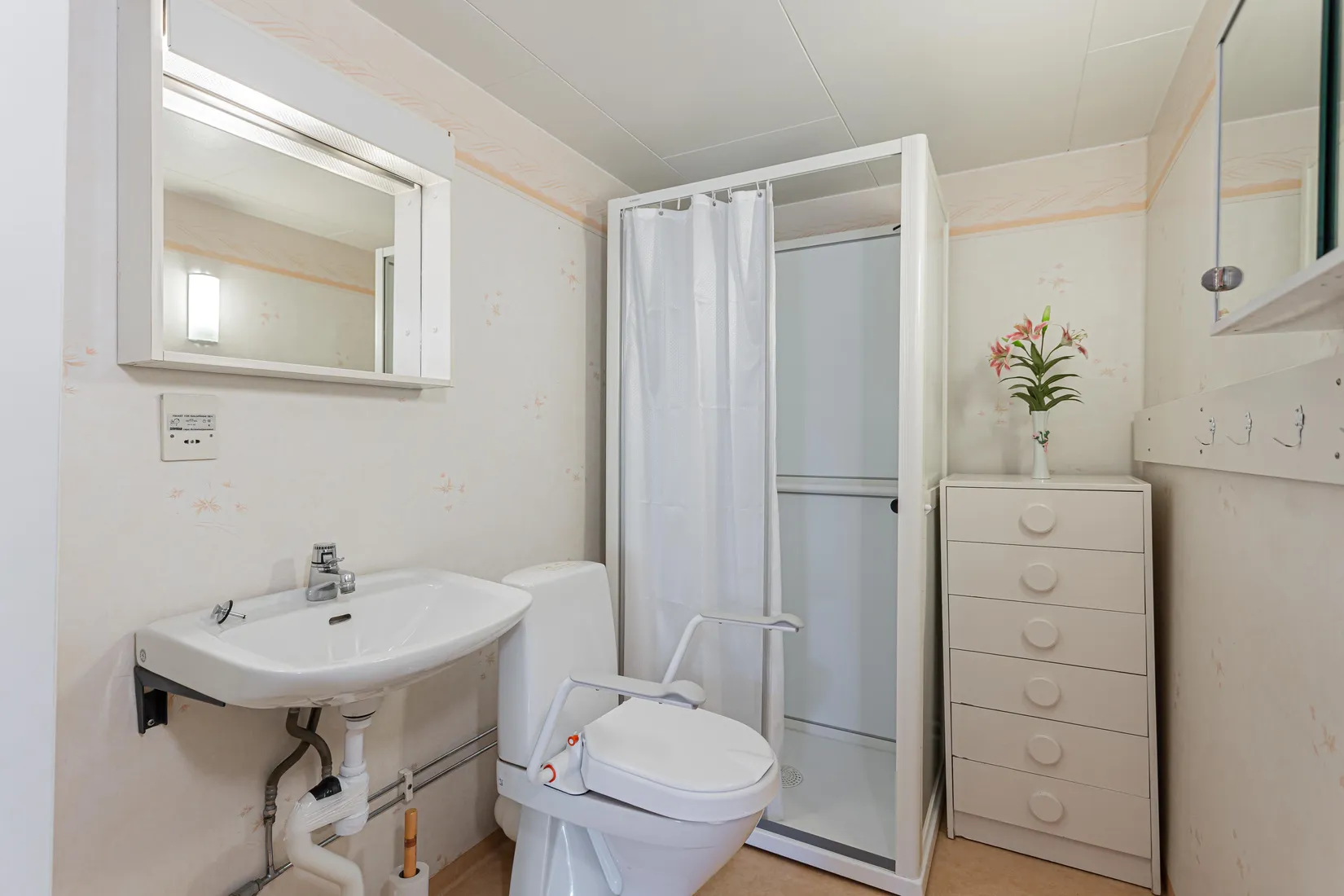 Radhus, Plåtverksgatan 17, Bäckby, Västerås